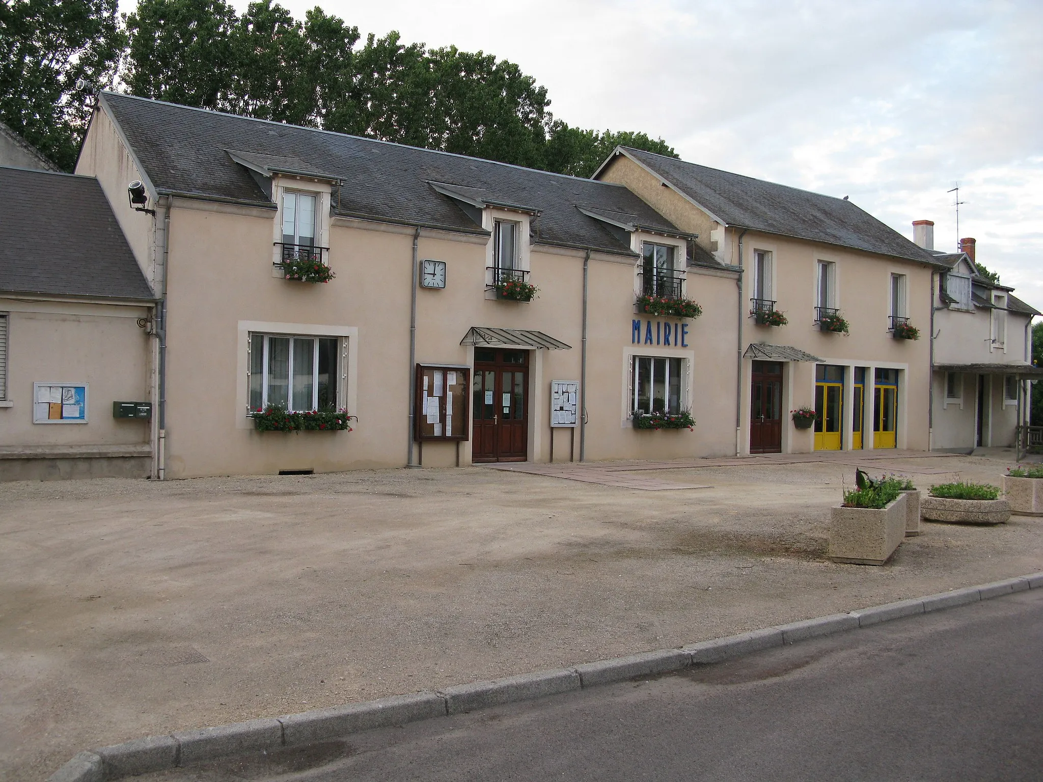 Photo showing: La mairie de Lunery (Cher)