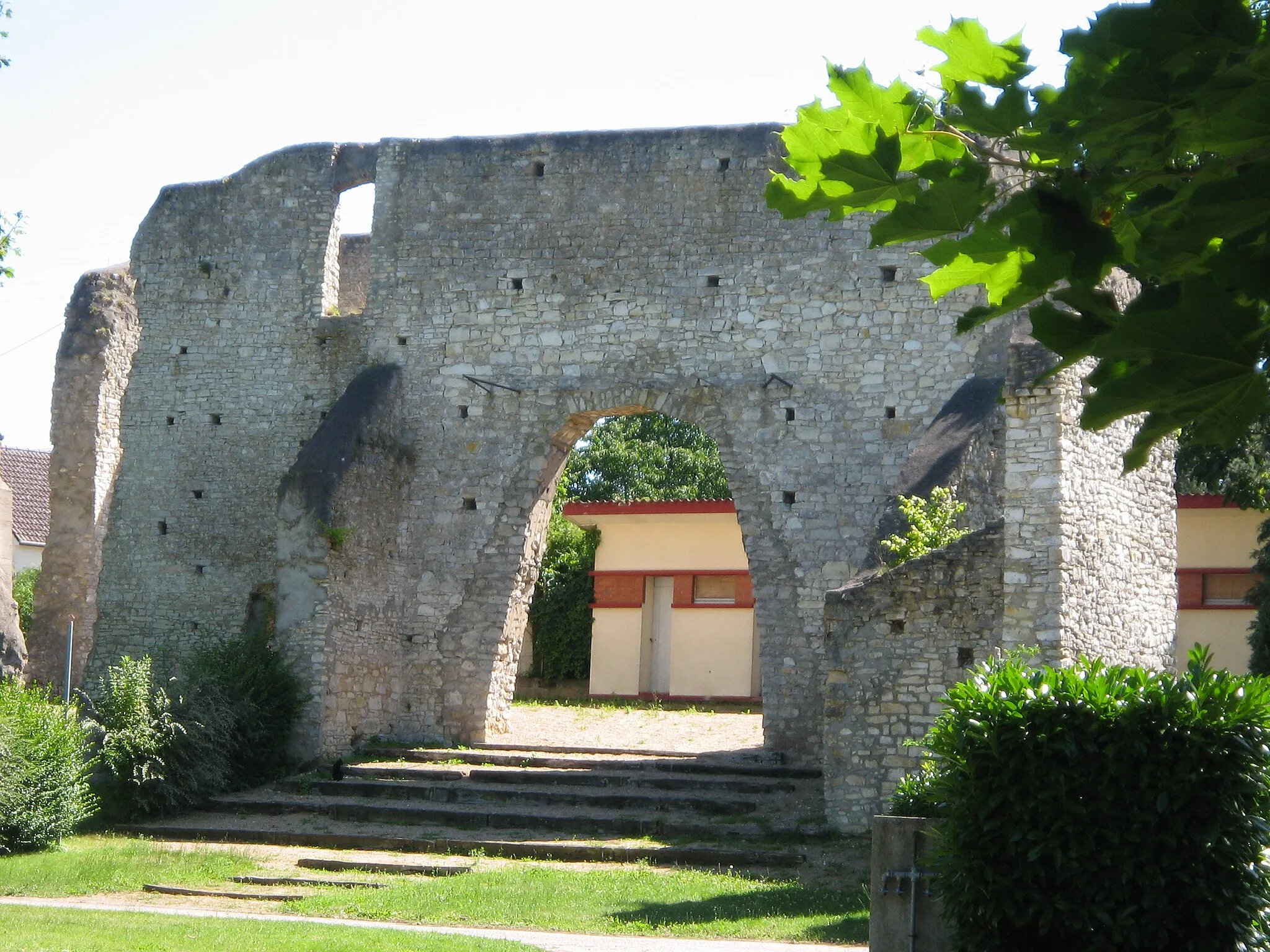 Photo showing: Ruines du moulin de Roziau, XV°, Lunery.