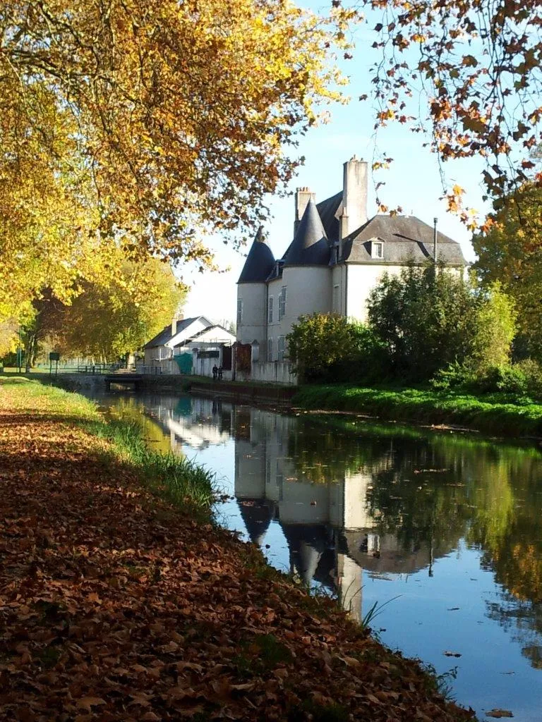 Photo showing: Le long du canal de Berry