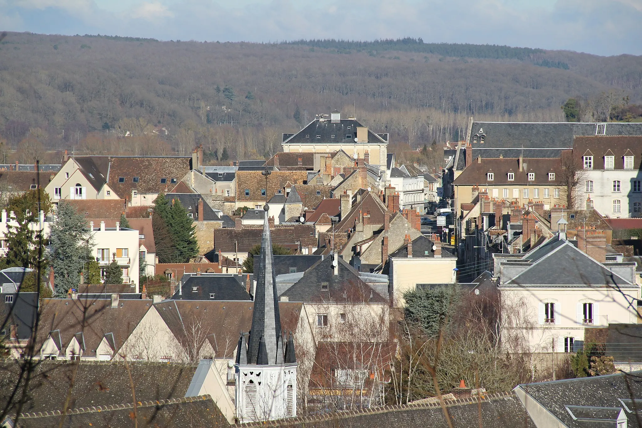 Photo showing: The city center seen from Saint-John's castle, in Nogent-le-Rotrou, Eure-et-Loir, France.