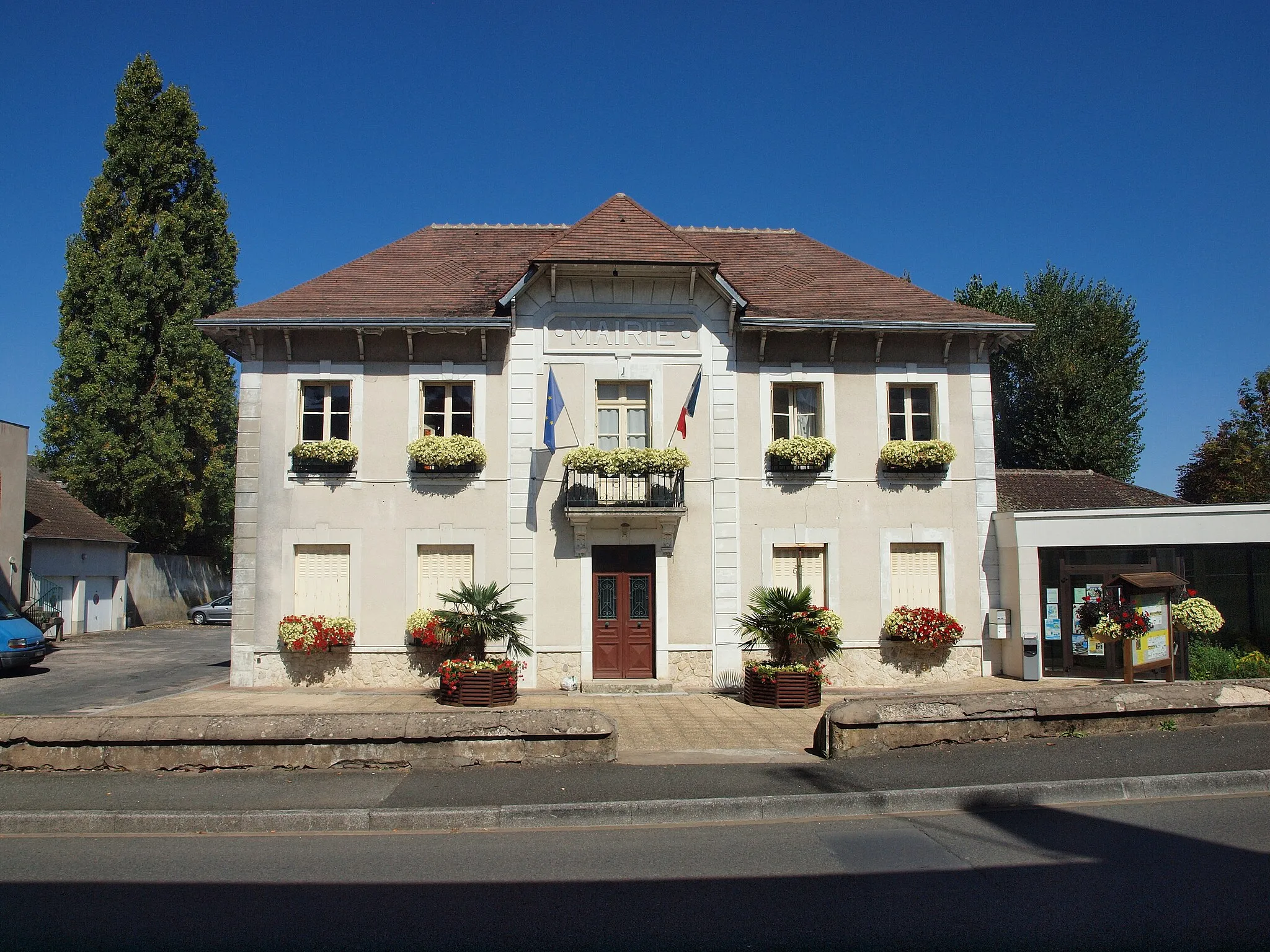 Photo showing: Mairie de Nogent-sur-Vernisson (Loiret, France)