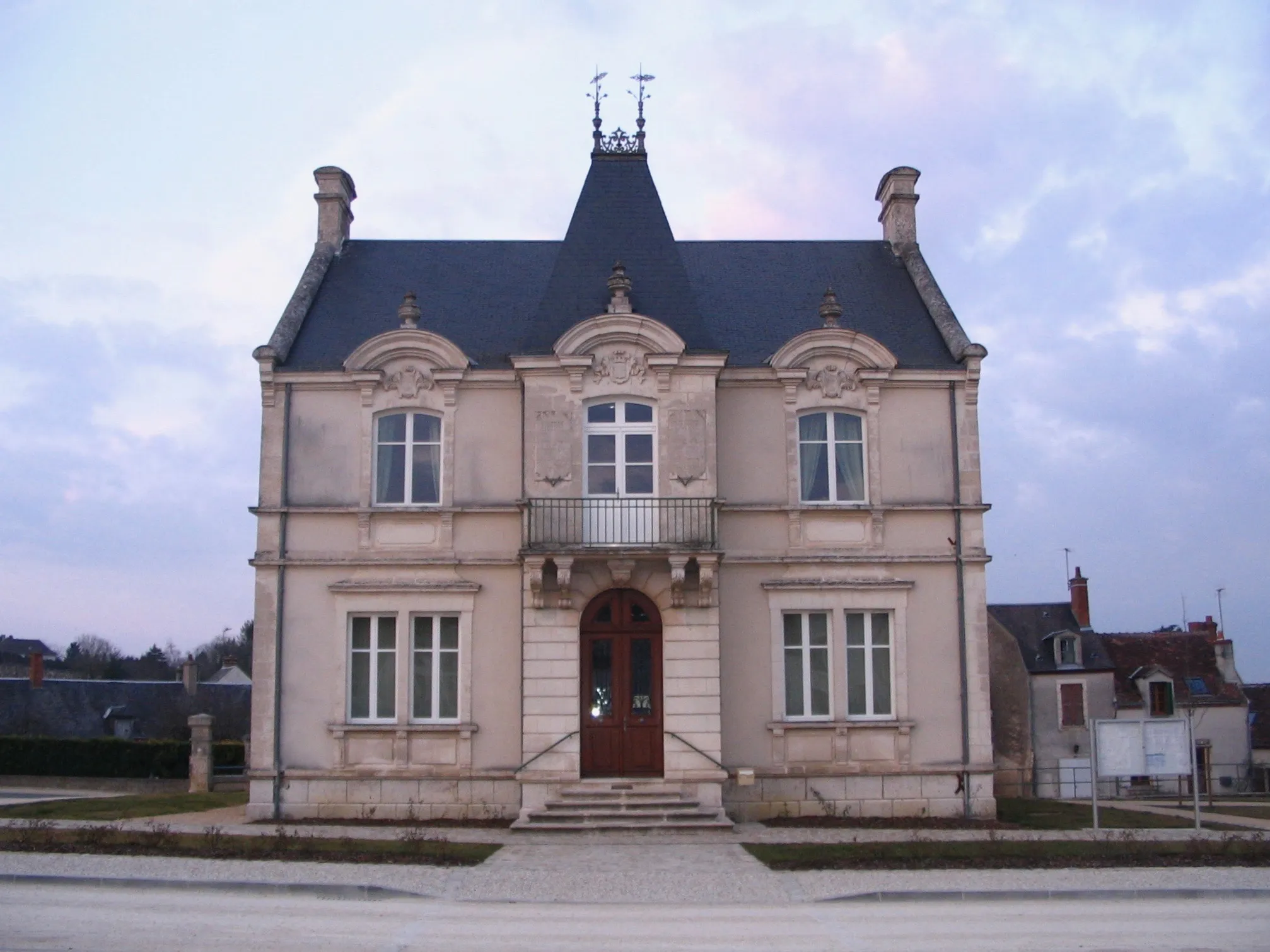 Photo showing: The town hall of Reuilly, Indre, France.