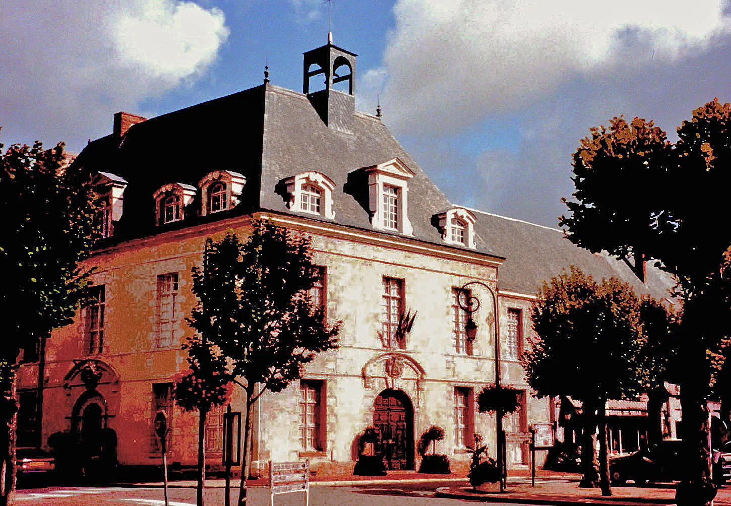 Photo showing: This building is inscrit au titre des monuments historiques de la France. It is indexed in the base Mérimée, a database of architectural heritage maintained by the French Ministry of Culture, under the reference PA00097950 .