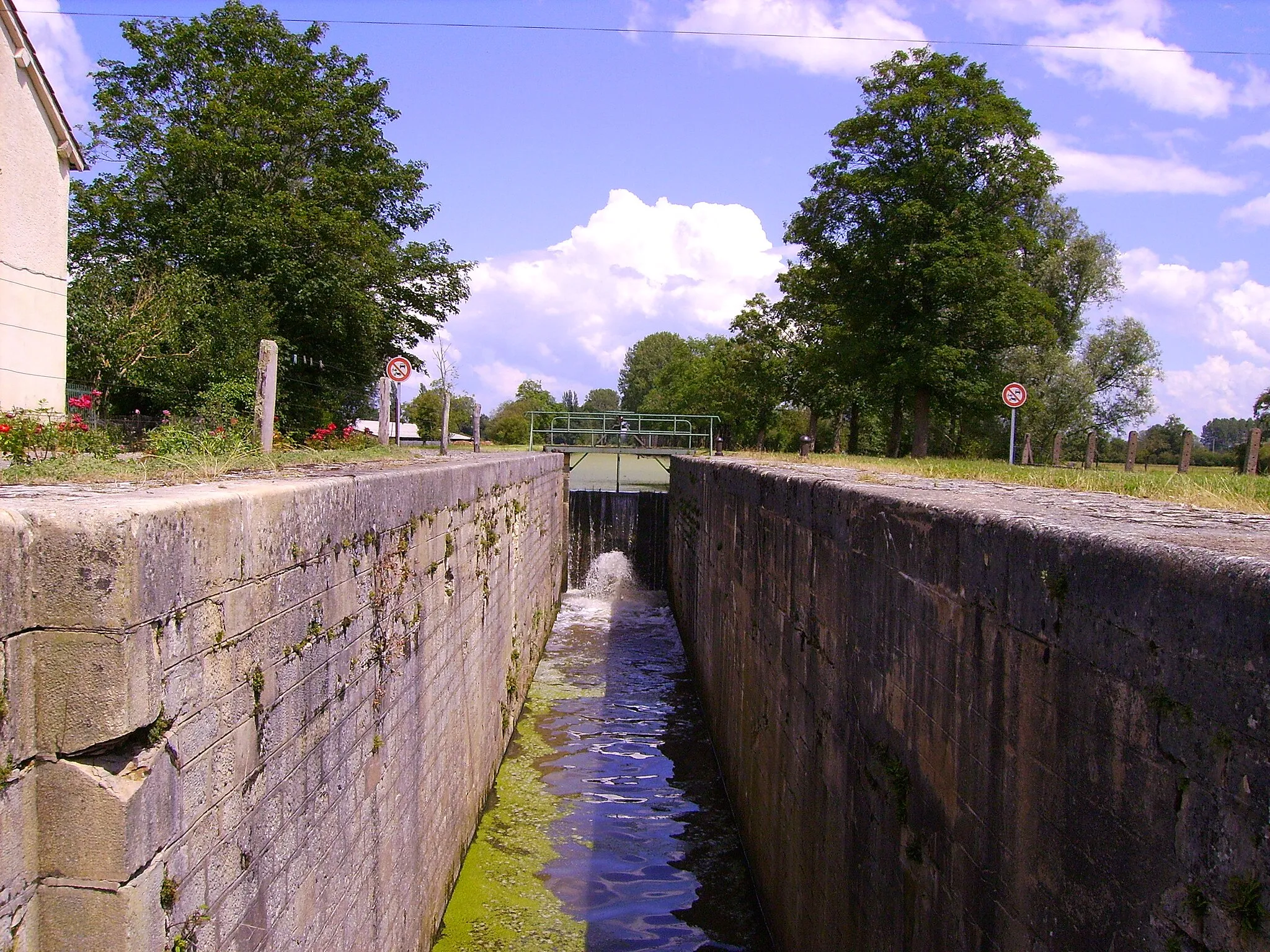 Photo showing: Ancienne écluse de Clairins, sur le canal de Berry à Saint Amand Montrond (Cher)