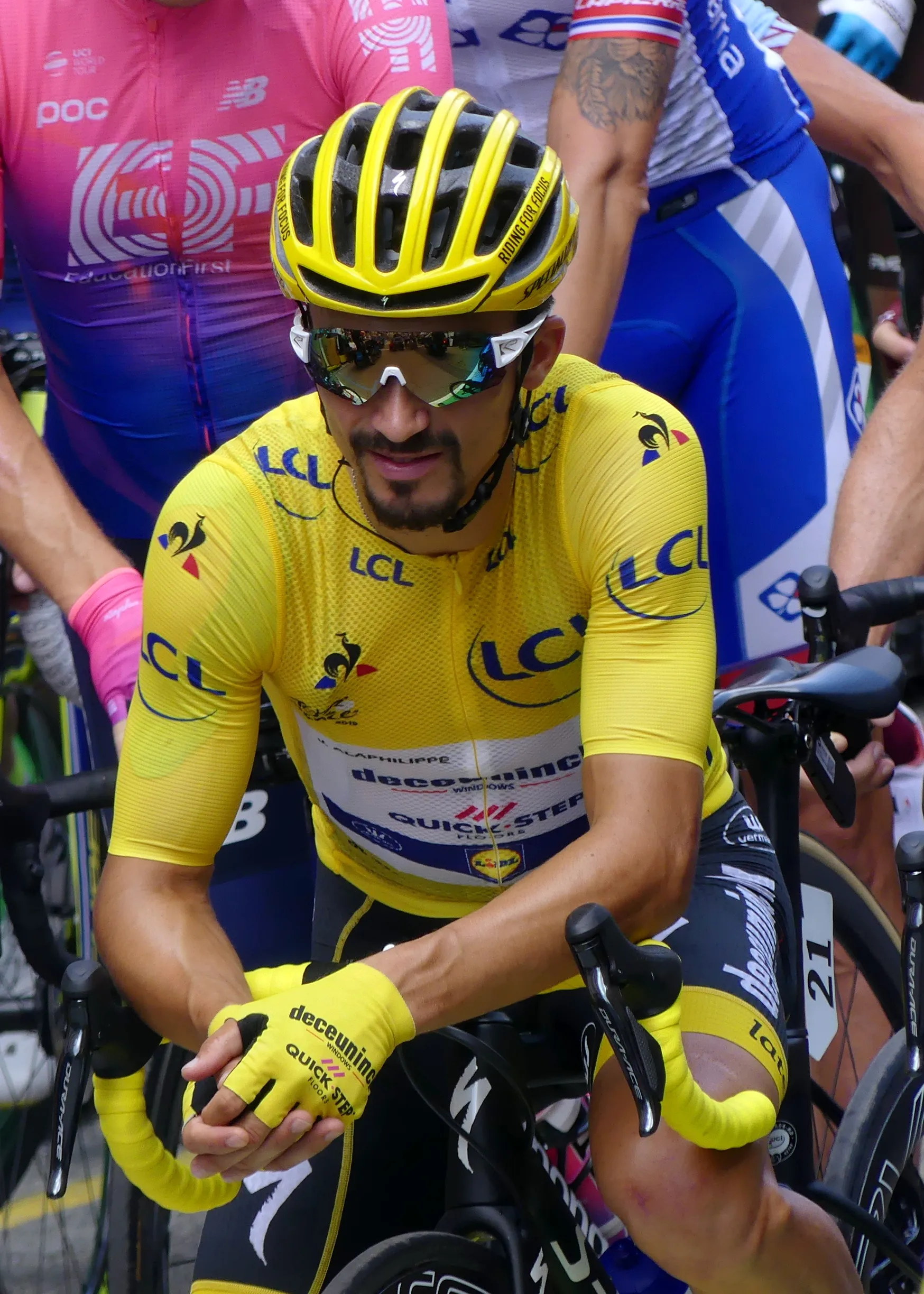 Photo showing: Sight of the French bike rider Julian Alaphilippe wearing the yellow jersey on the start of the 2019 Tour de France 19th step, in Saint-Jean-de-Maurienne, Savoie, France.
