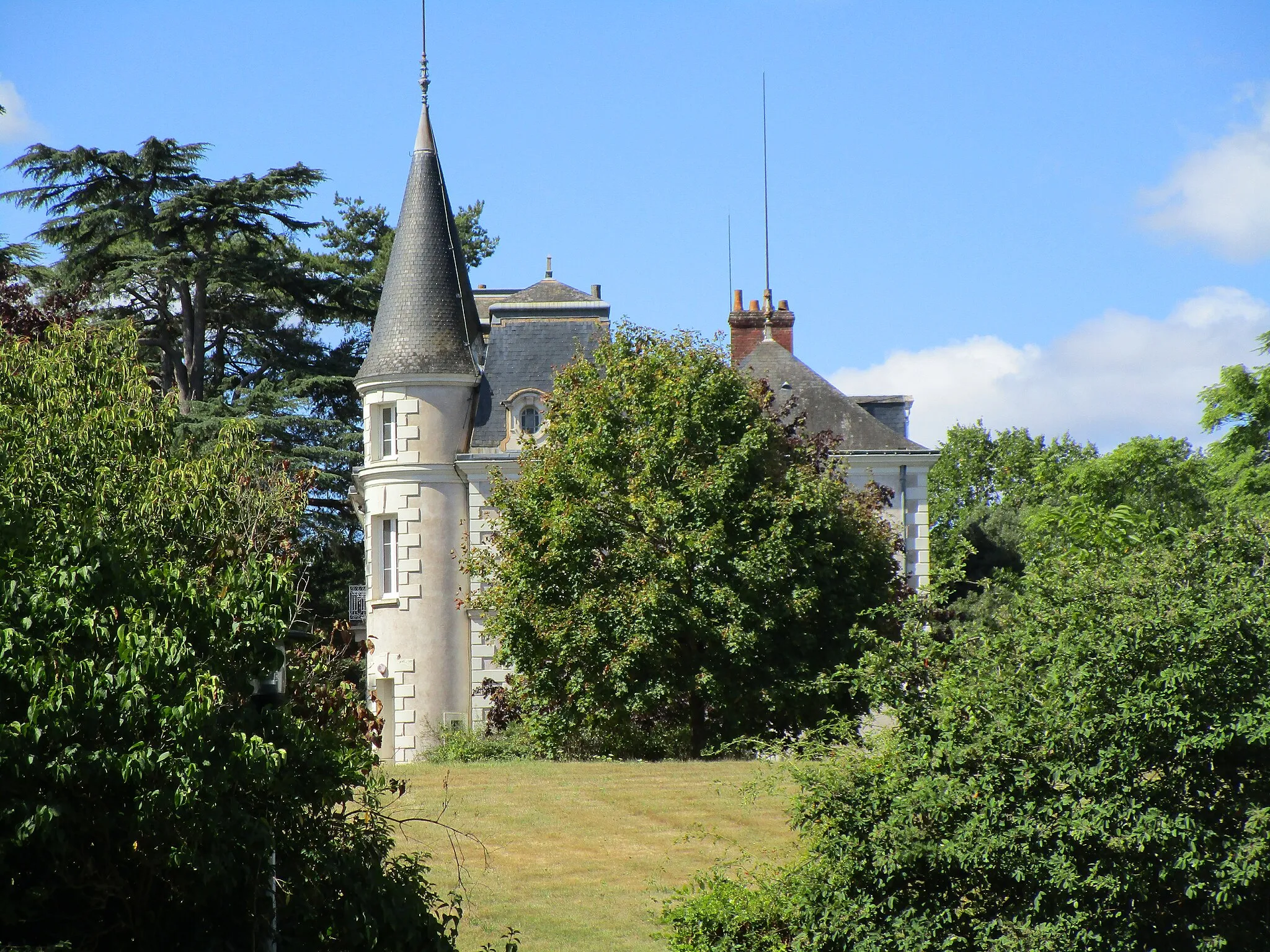 Photo showing: Domaine dans le cœur du quartier de la Camusière à Saint-Avertin