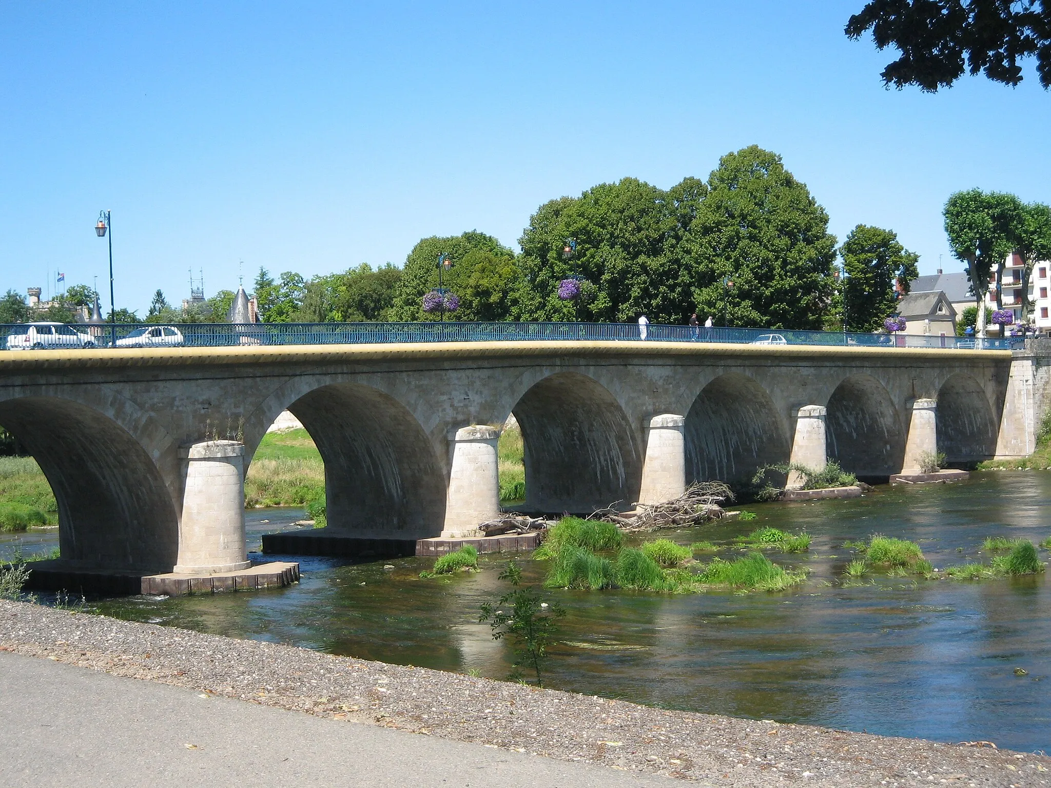 Photo showing: Pont de 7 arches de plein cintre, construit de 1827 à 1832, Saint Florent sur Cher.