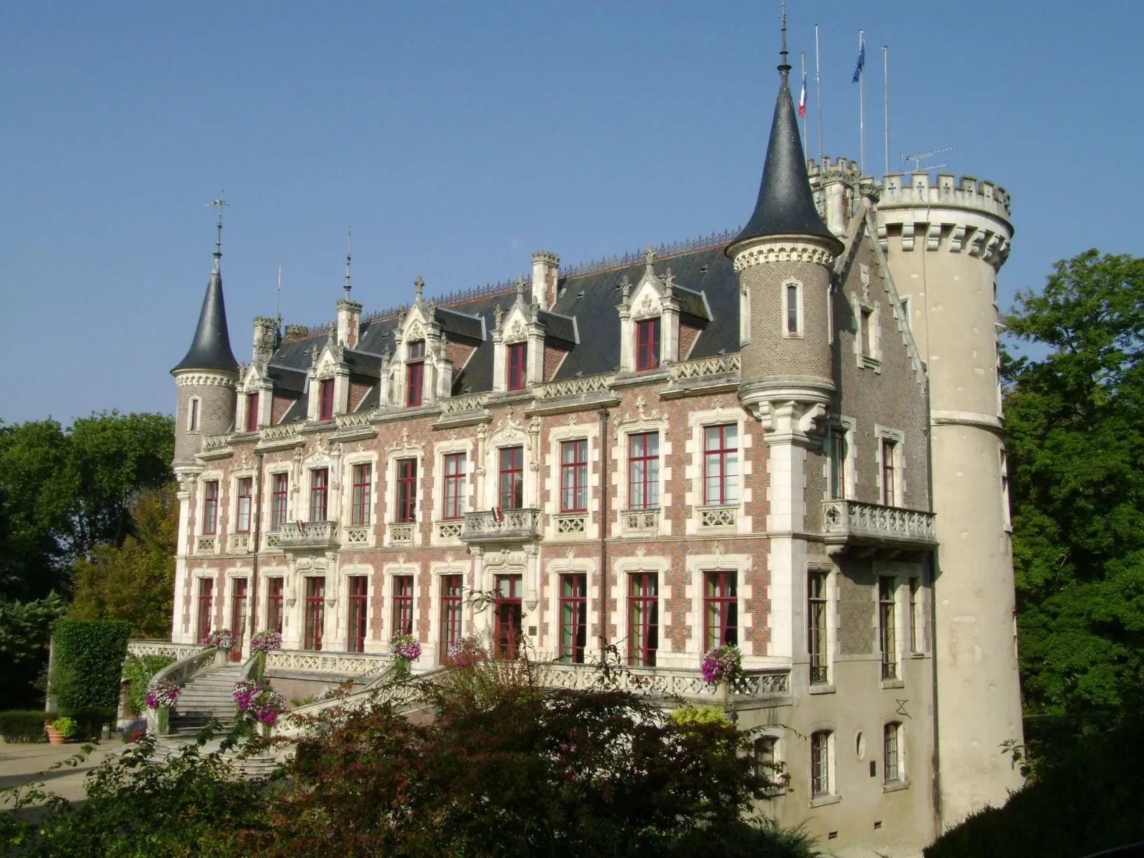 Photo showing: Saint-Florent-sur-Cher (France) city hall front