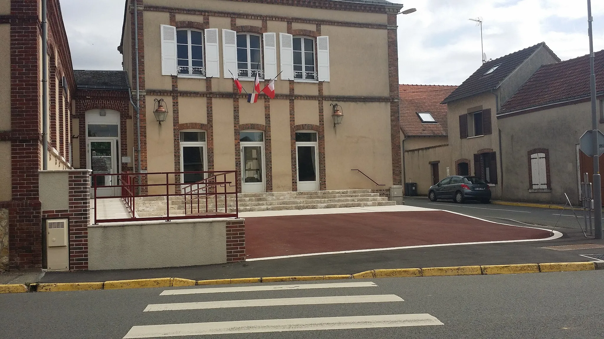 Photo showing: Visite de Sours (28), mairie