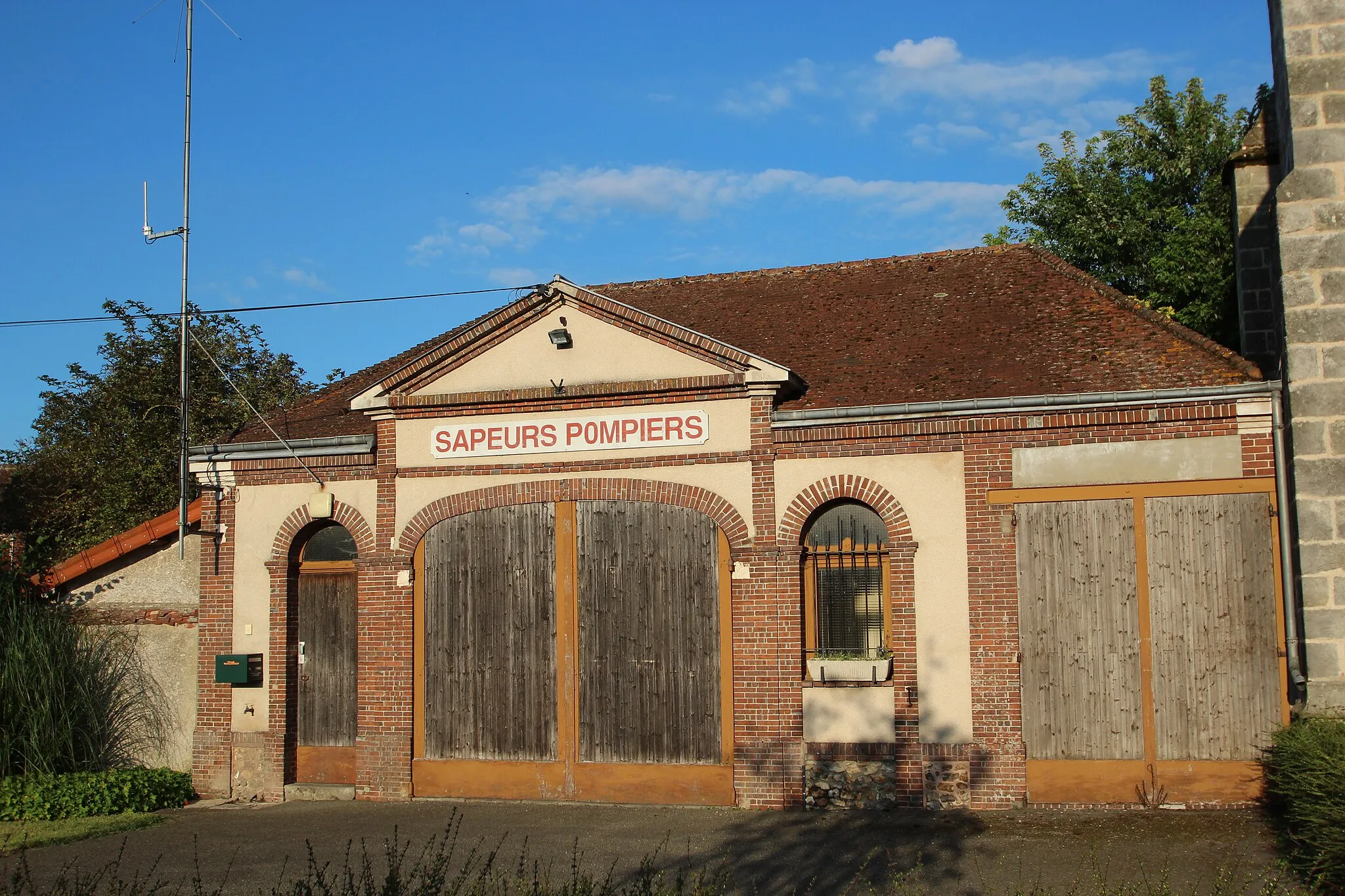 Photo showing: Fire station of Villemeux-sur-Eure, France.