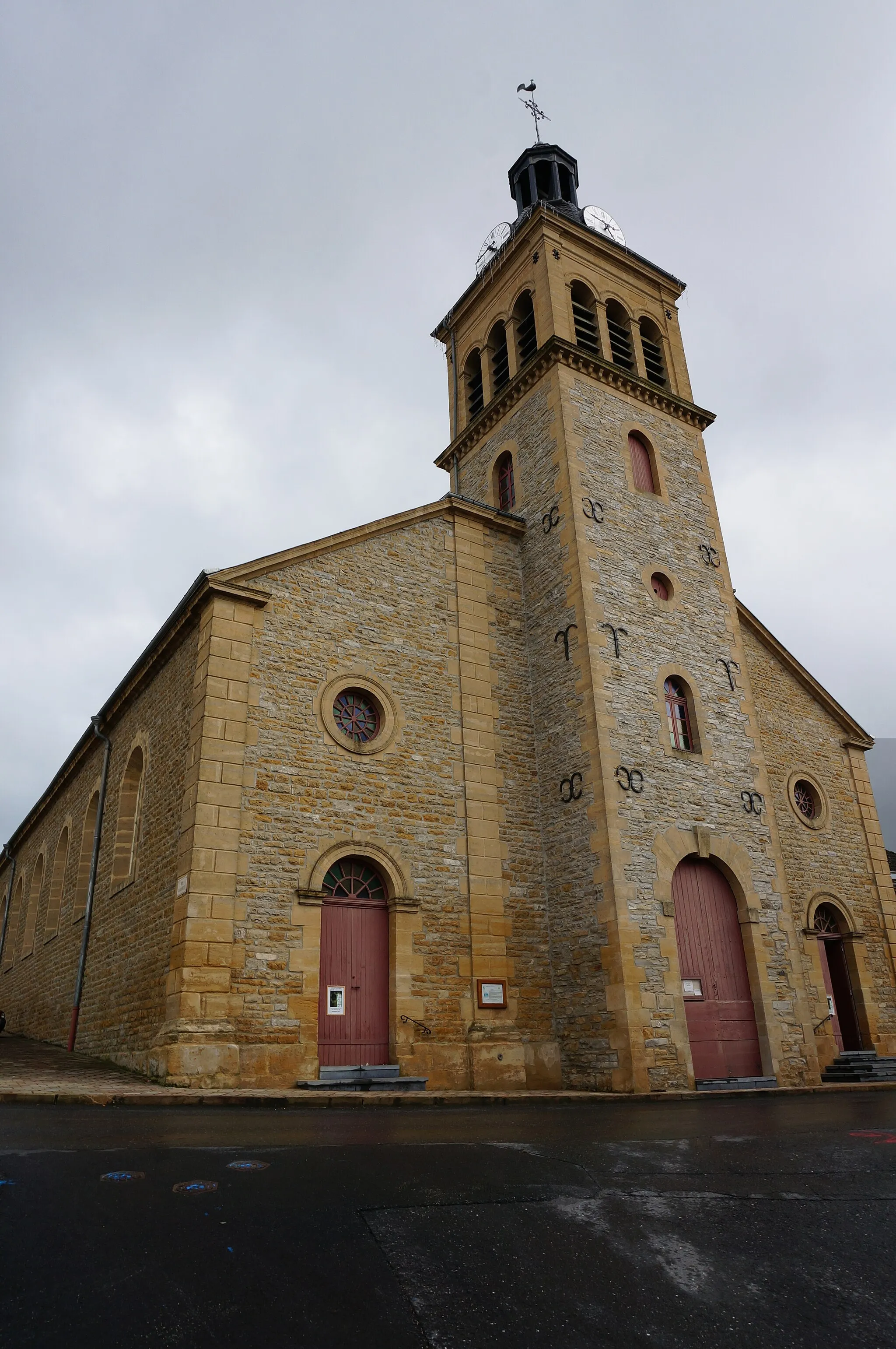 Photo showing: Vue de l'église à Aiglemont .