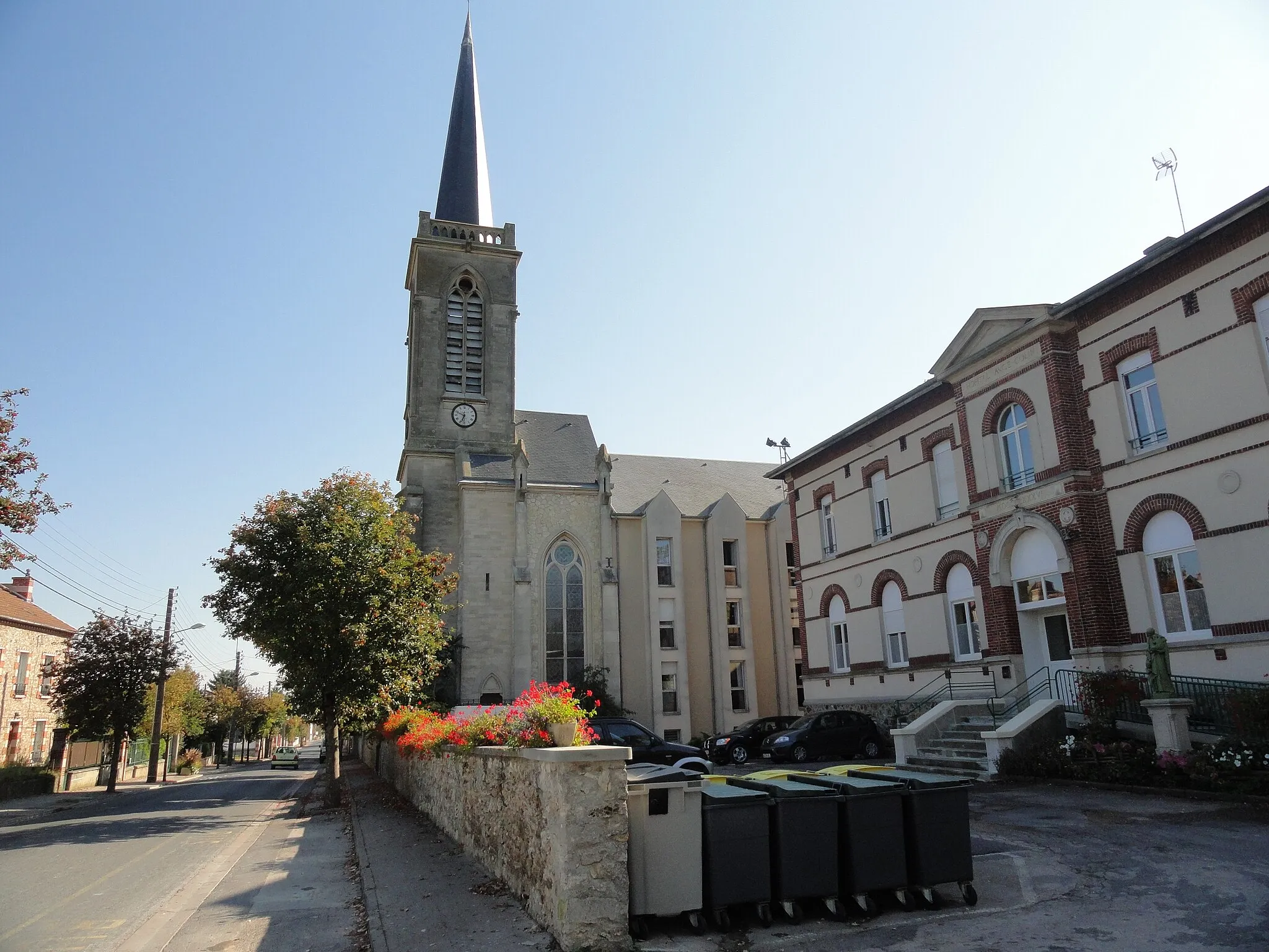 Photo showing: Chapelle et entrée de l'ancien hôpital et aujourd'hui maison de retraite Augé-Colin à Avize