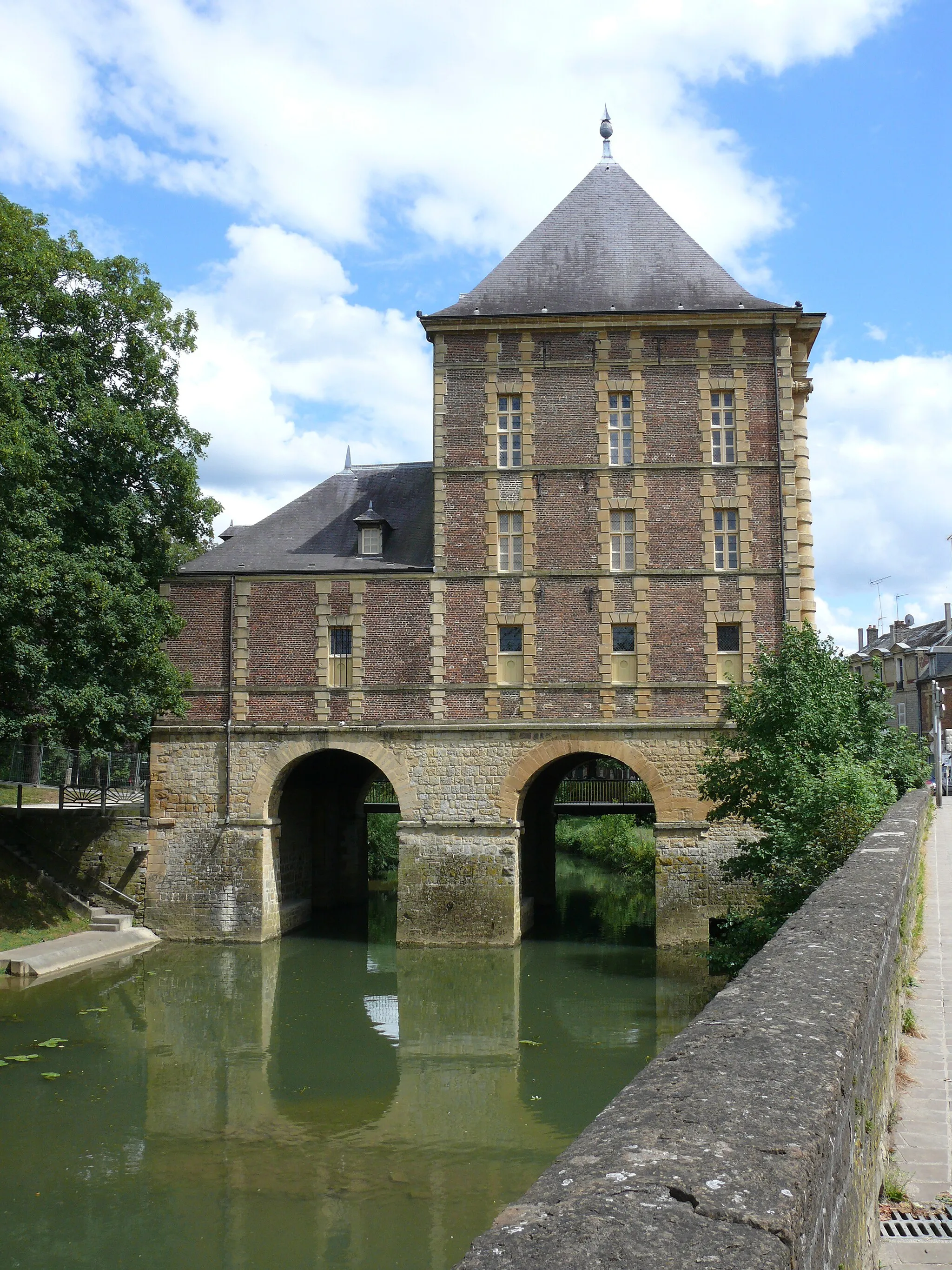 Photo showing: This building is classé au titre des monuments historiques de la France. It is indexed in the base Mérimée, a database of architectural heritage maintained by the French Ministry of Culture, under the reference PA00078419 .