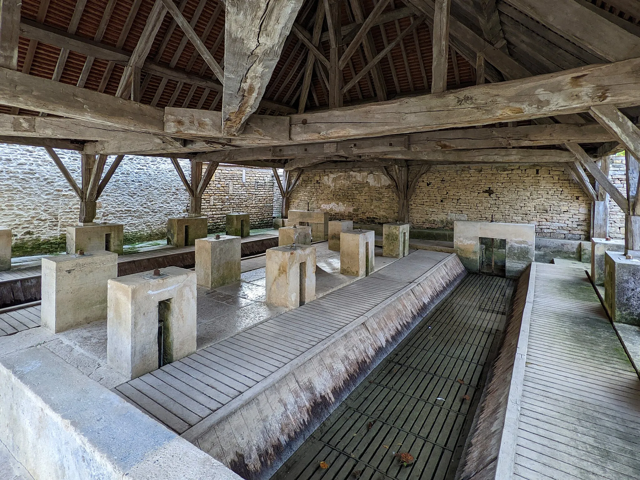 Photo showing: Lavoir à parquets flottants