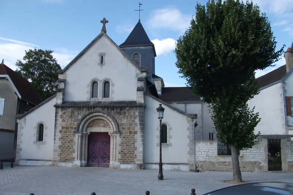 Photo showing: vue de la façade de l'église St-André de Cormontreuil.