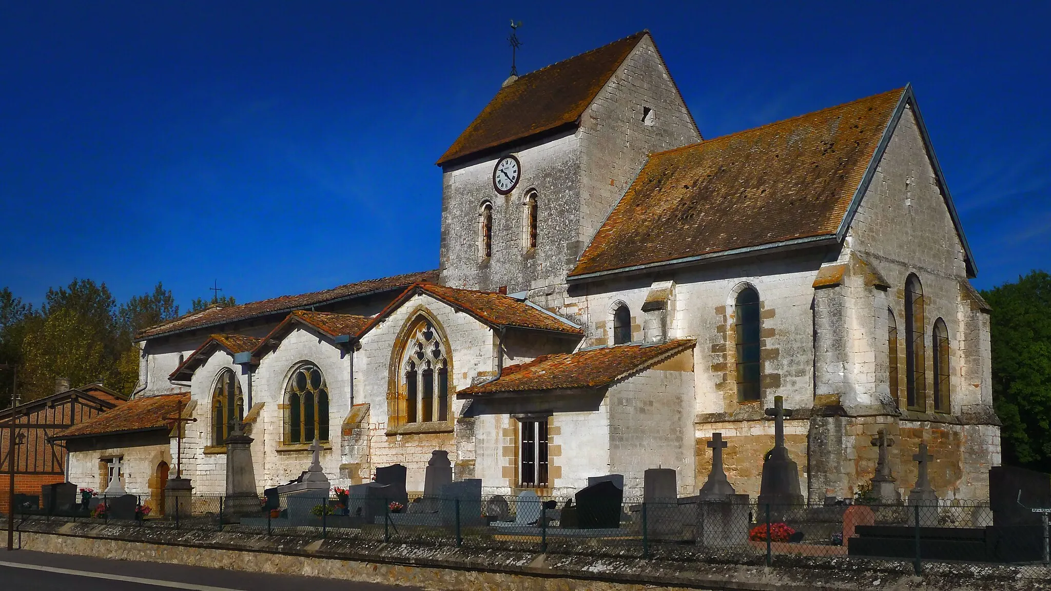 Photo showing: This building is inscrit au titre des monuments historiques de la France. It is indexed in the base Mérimée, a database of architectural heritage maintained by the French Ministry of Culture, under the reference PA00078683 .