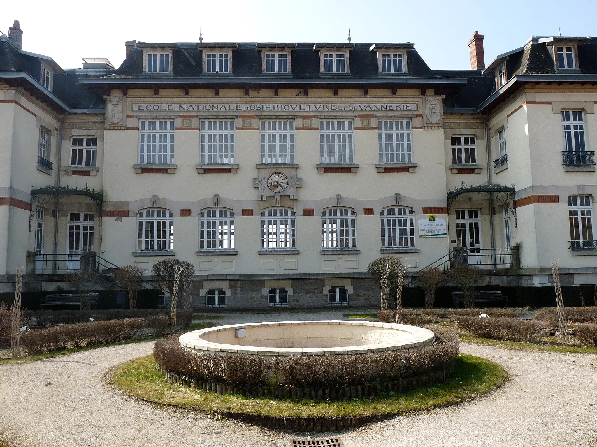 Photo showing: Ecole nationale d'osiériculture et de vannerie de Fayl-Billot (Haute-Marne)