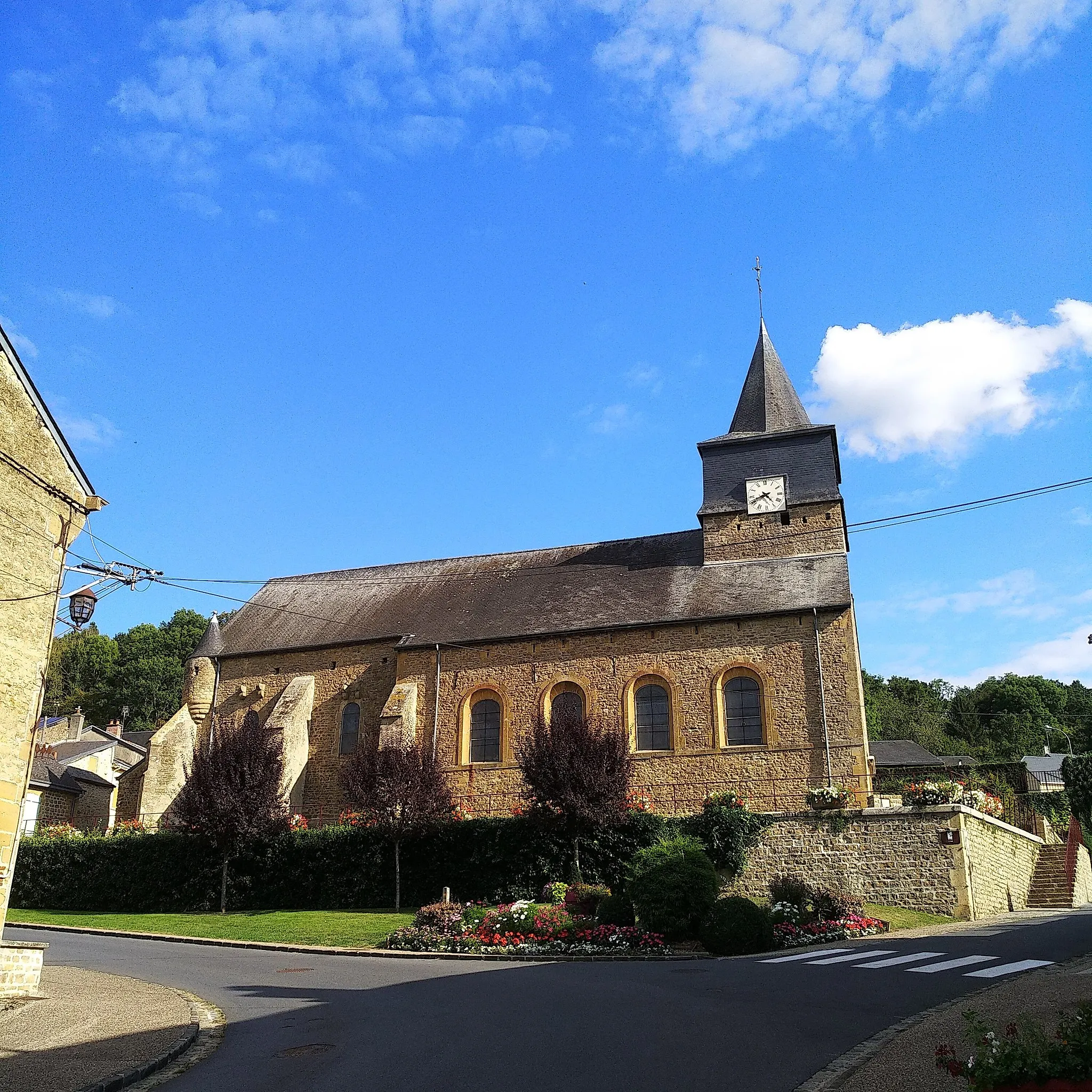 Photo showing: Eglise Saint-Rémi - Floing - Ardennes - France