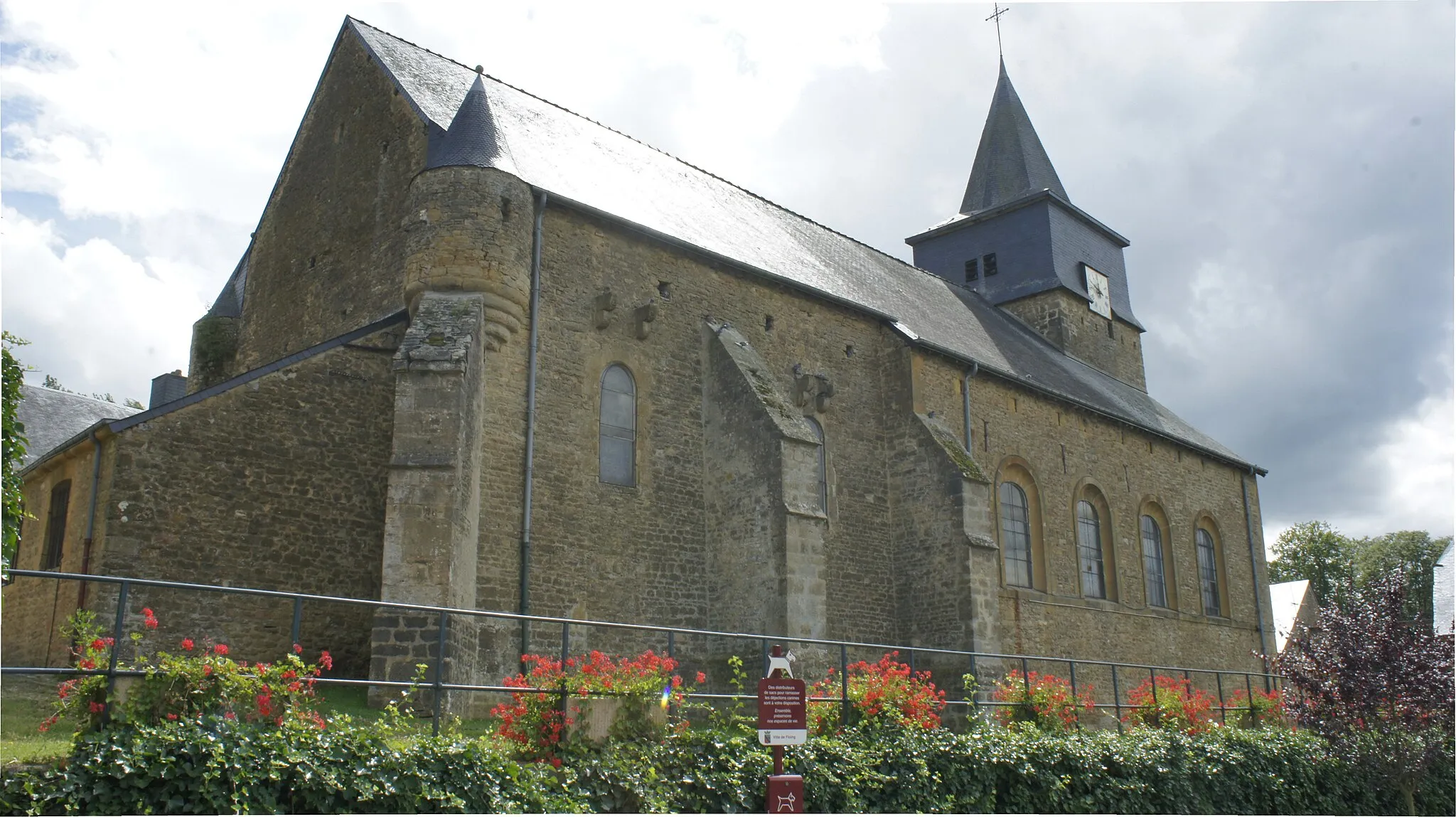 Photo showing: This building is inscrit au titre des monuments historiques de la France. It is indexed in the base Mérimée, a database of architectural heritage maintained by the French Ministry of Culture, under the reference PA00078438 .