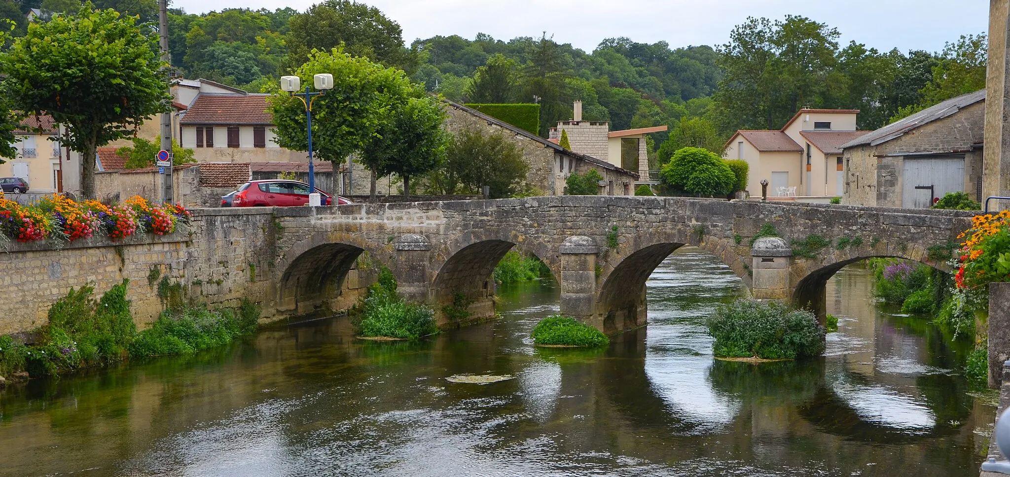 Photo showing: This building is inscrit au titre des monuments historiques de la France. It is indexed in the base Mérimée, a database of architectural heritage maintained by the French Ministry of Culture, under the reference PA00079082 .