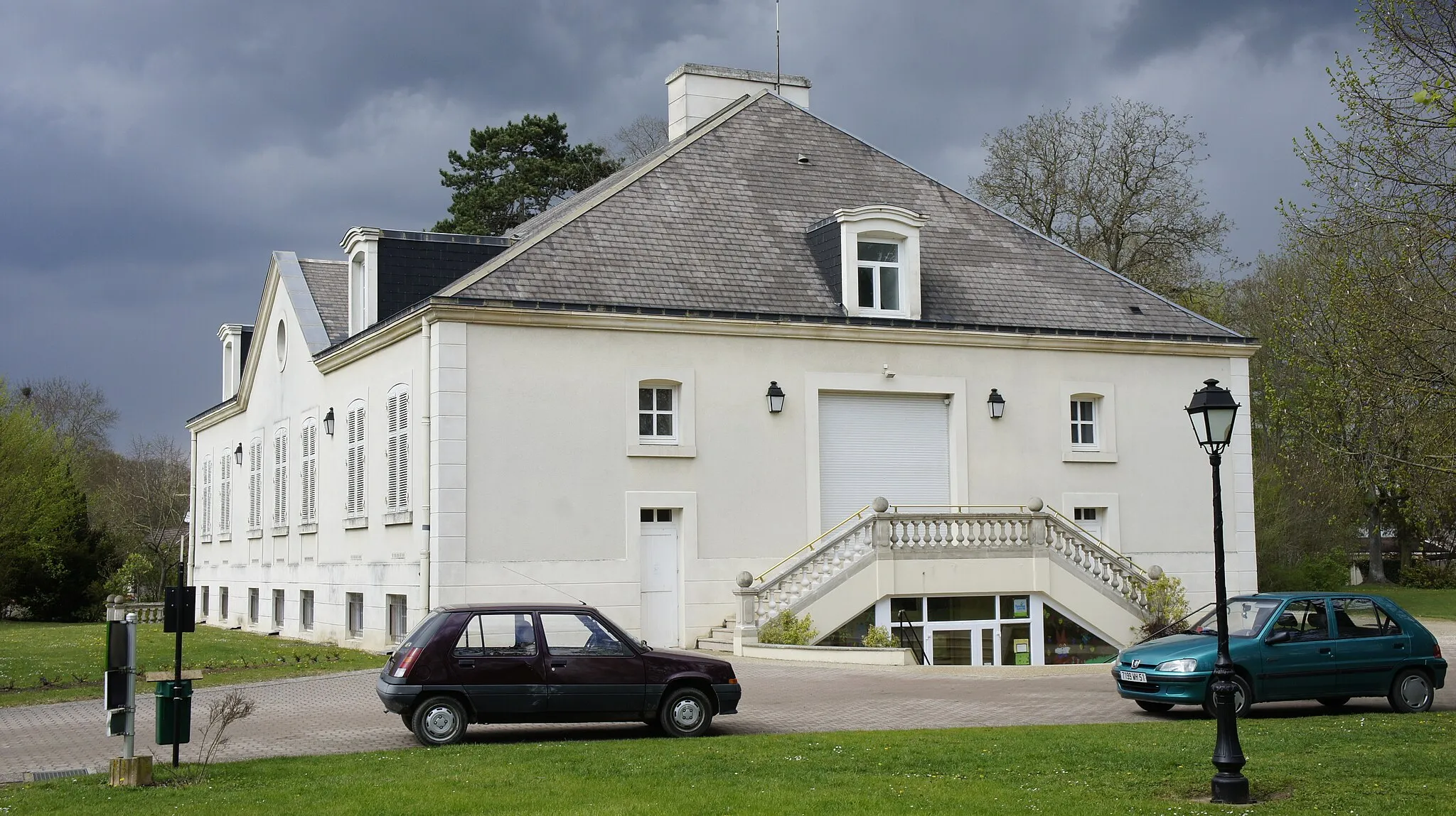 Photo showing: Bâtiment dans le parc du château .