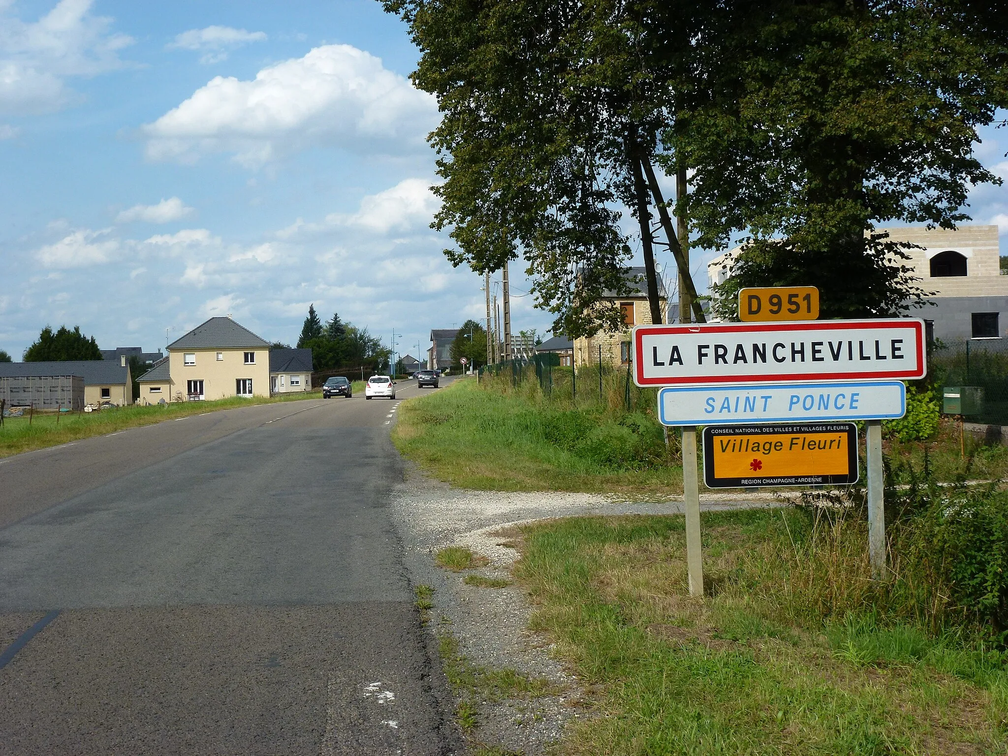 Photo showing: La Francheville (Ardennes) city limit sign