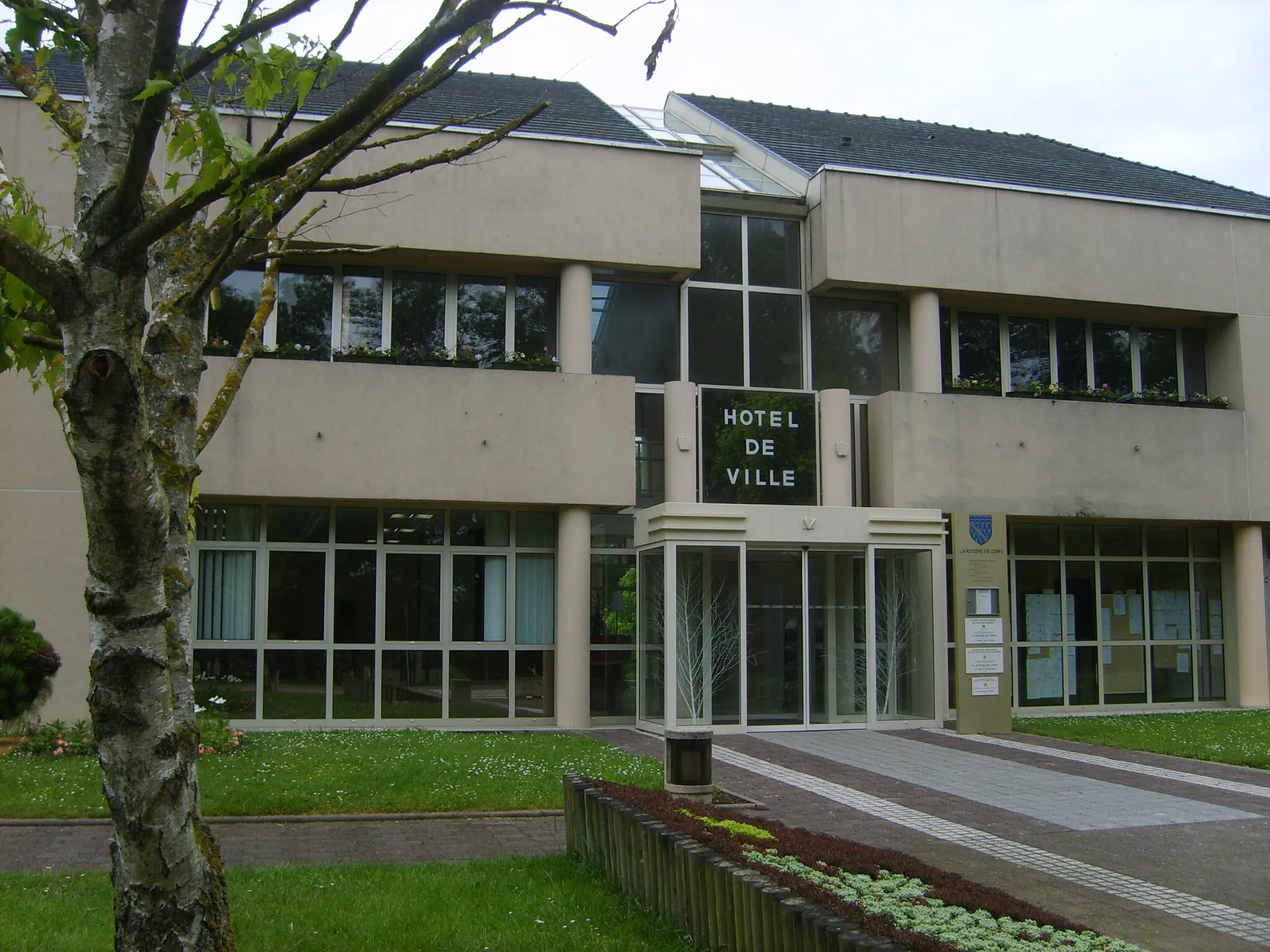 Photo showing: Hotel de ville de La-Rivière-de-corps dans le département de l'Aube (France)