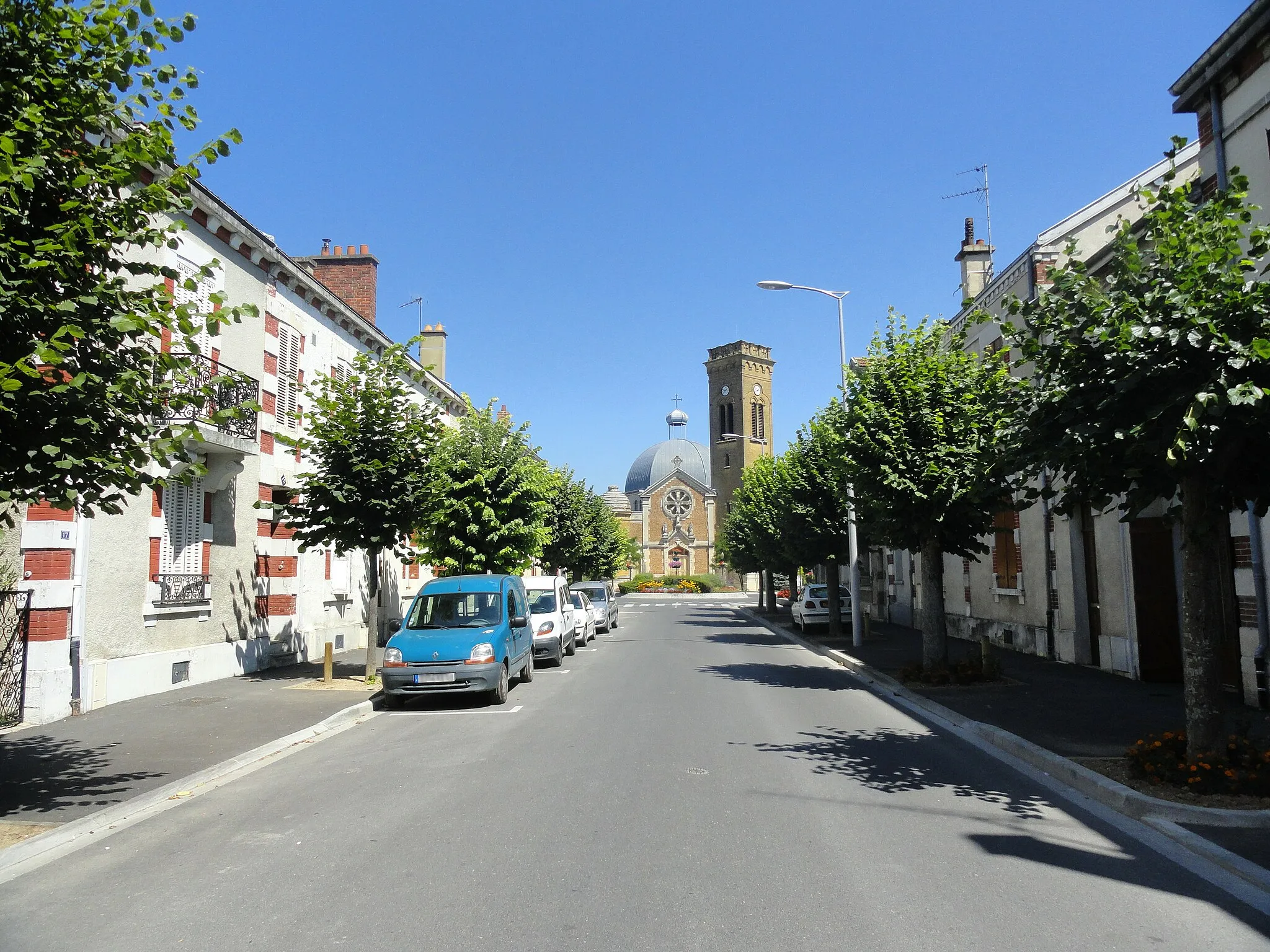 Photo showing: Paul Gravet Street in Magenta, Marne, France.