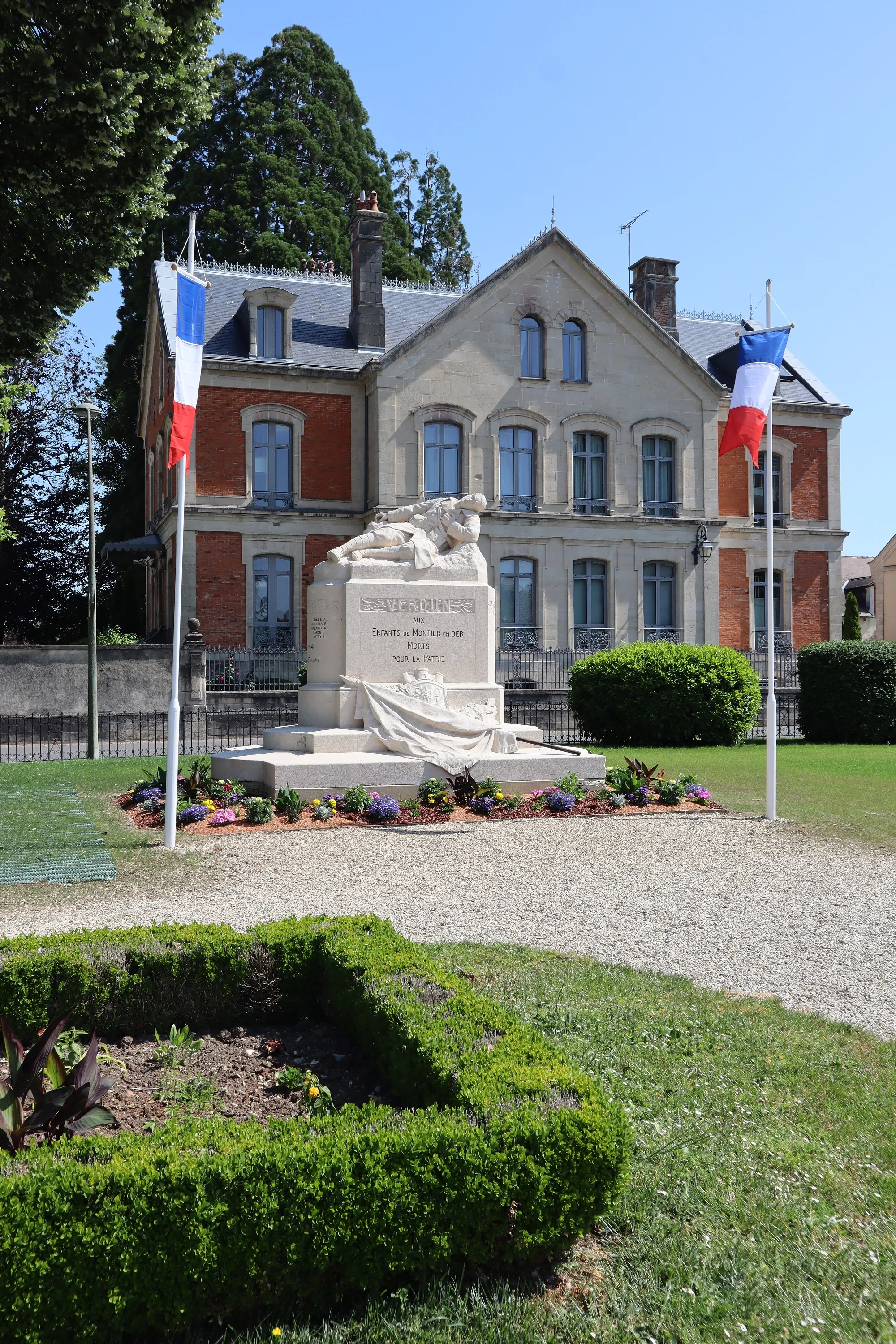 Photo showing: Monument aux morts de Montier-en-Der (52).