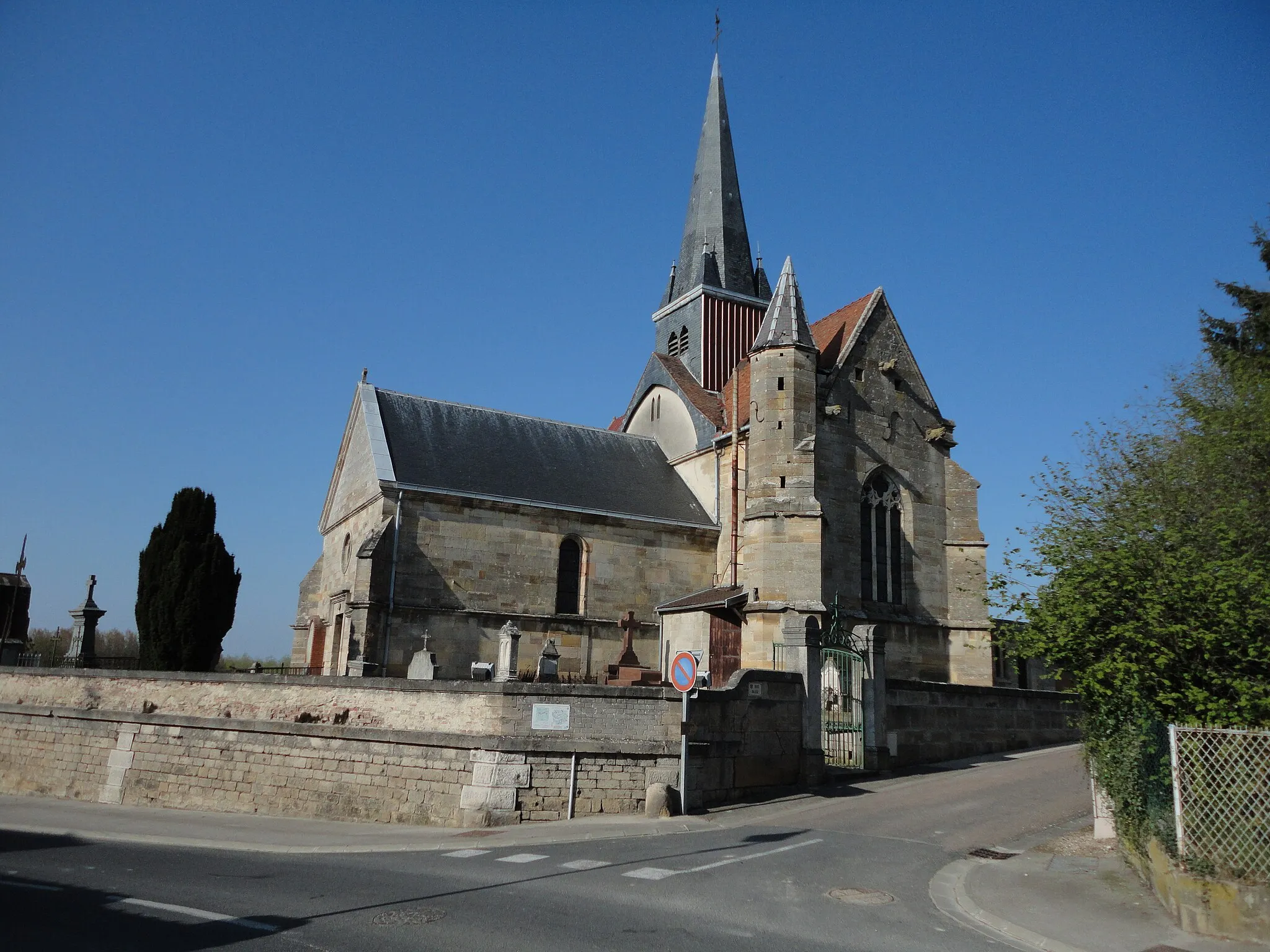 Photo showing: Photography of the church in Pargny-sur-Saulx, France.