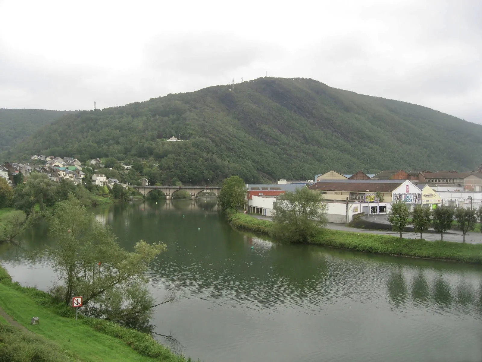 Photo showing: Mont Malgre Tout seen from Revin, France