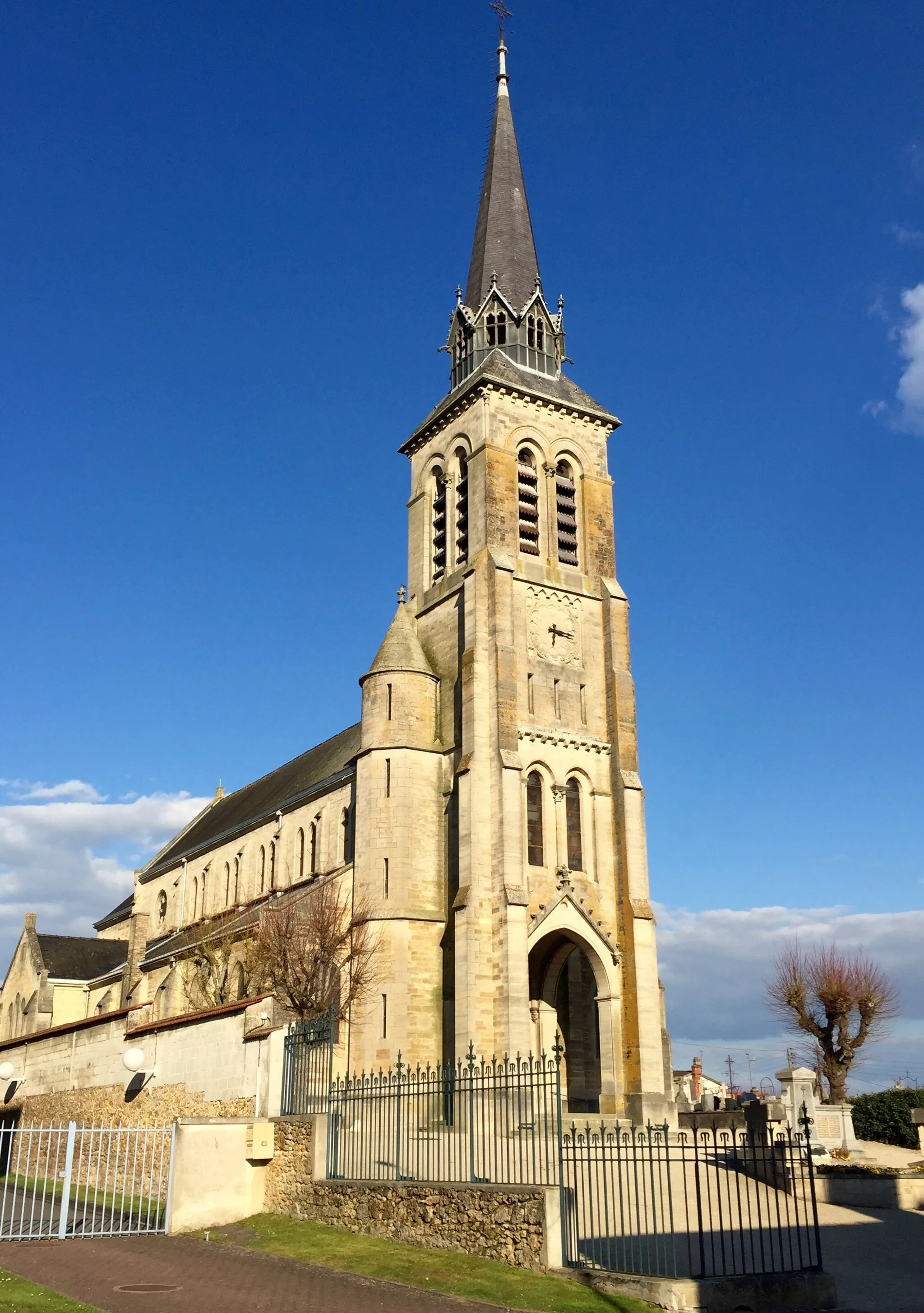 Photo showing: Church of Saint-Memmie, France.