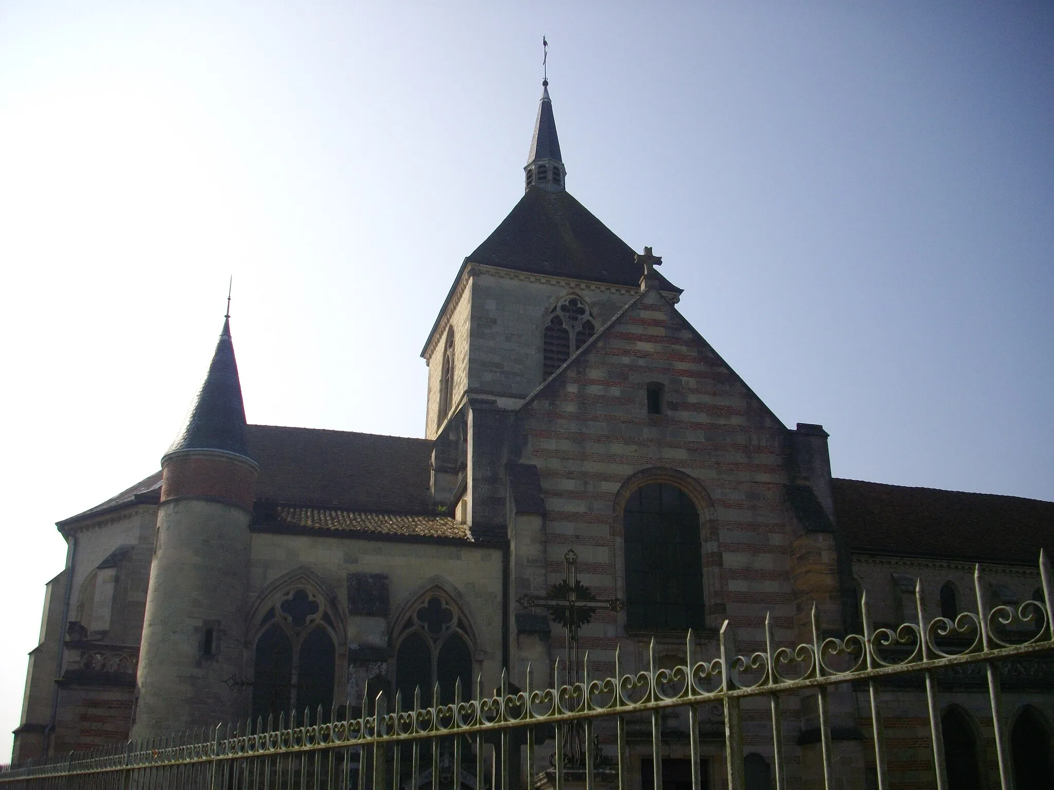 Photo showing: This building is indexed in the base Mérimée, a database of architectural heritage maintained by the French Ministry of Culture, under the reference PA00078841 .