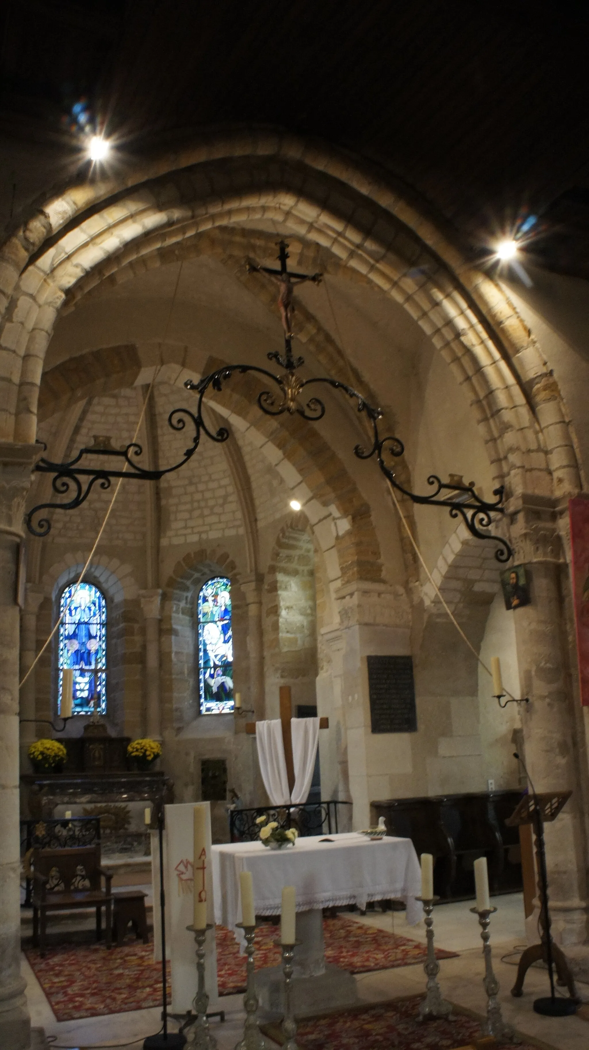 Photo showing: Vue de détail de l'église : Coeur_croix_autel.