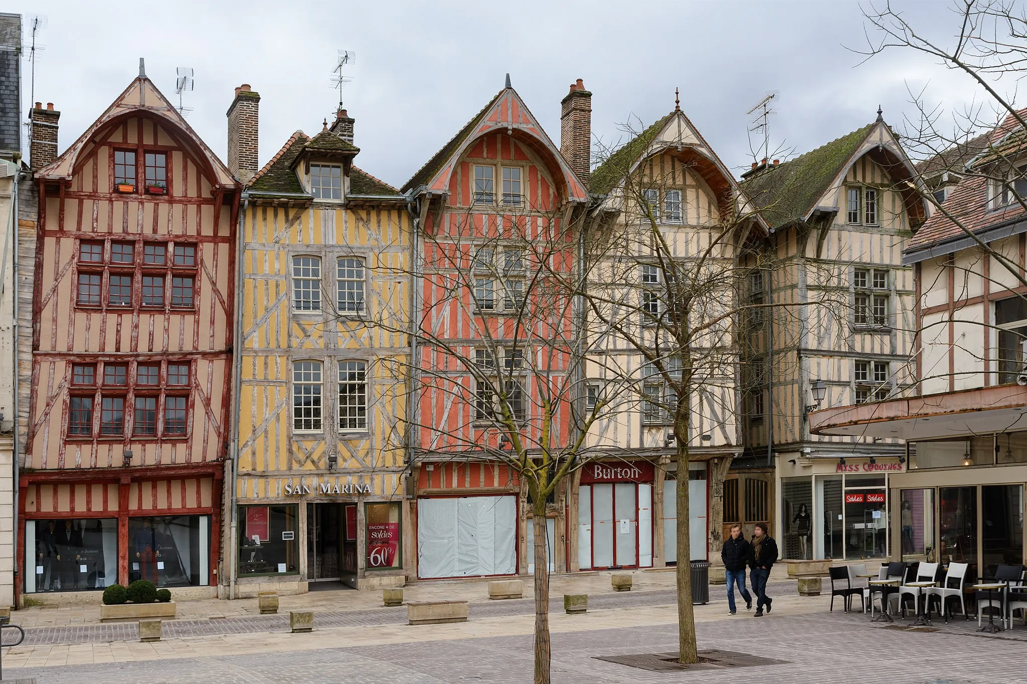 Photo showing: Troyes, Aube, Champagne-Ardenne, France: timber-frame houses located rue Émile-Zola