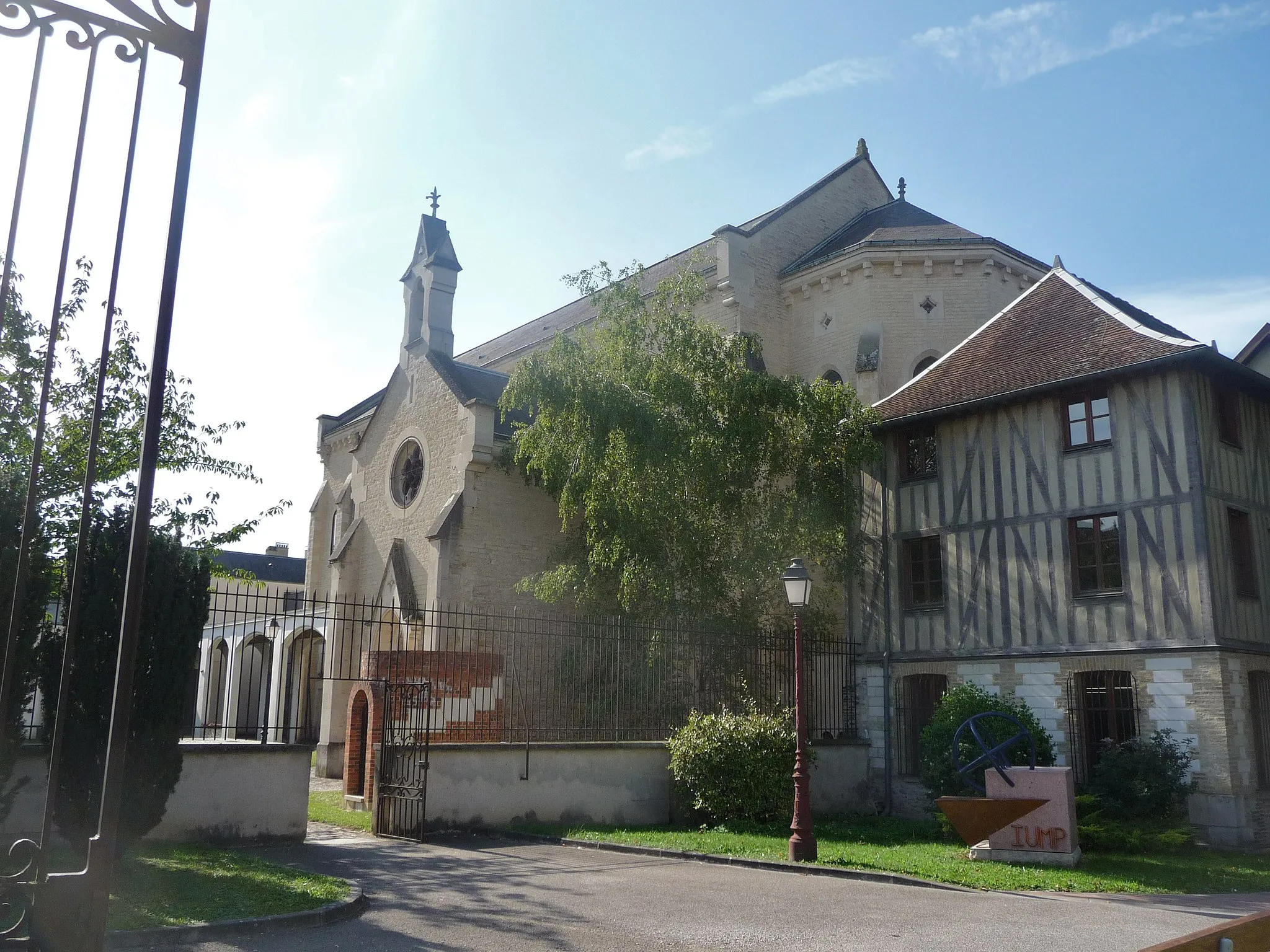 Photo showing: This building is en partie classé, en partie inscrit au titre des monuments historiques de la France. It is indexed in the base Mérimée, a database of architectural heritage maintained by the French Ministry of Culture, under the reference PA00078249 .