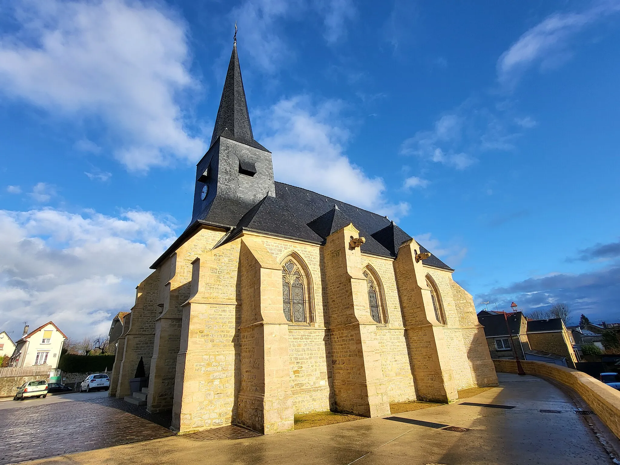 Photo showing: Eglise Saint Pierre de Villers-Semeuse. Vue d'ensemble coté sud