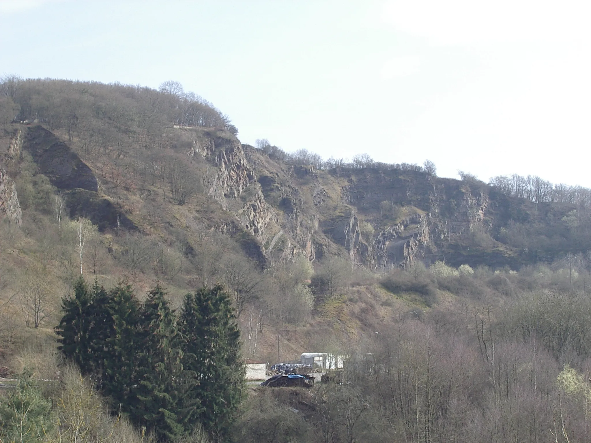 Photo showing: Mont Vireux est un site archéologique situé sur la rive gauche de la Meuse qui surplombe la ville de Vireux-Molhain