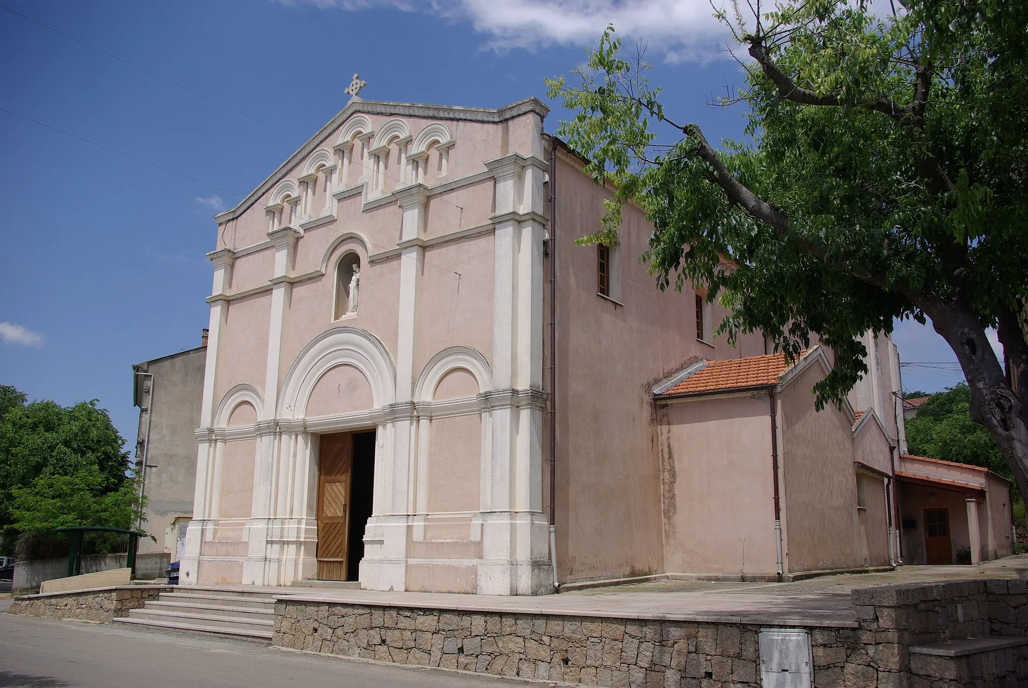 Photo showing: Afa auf Korsika in Frankreich. Die Kirche im Ortskern steht in der Nähe des Rathauses.
