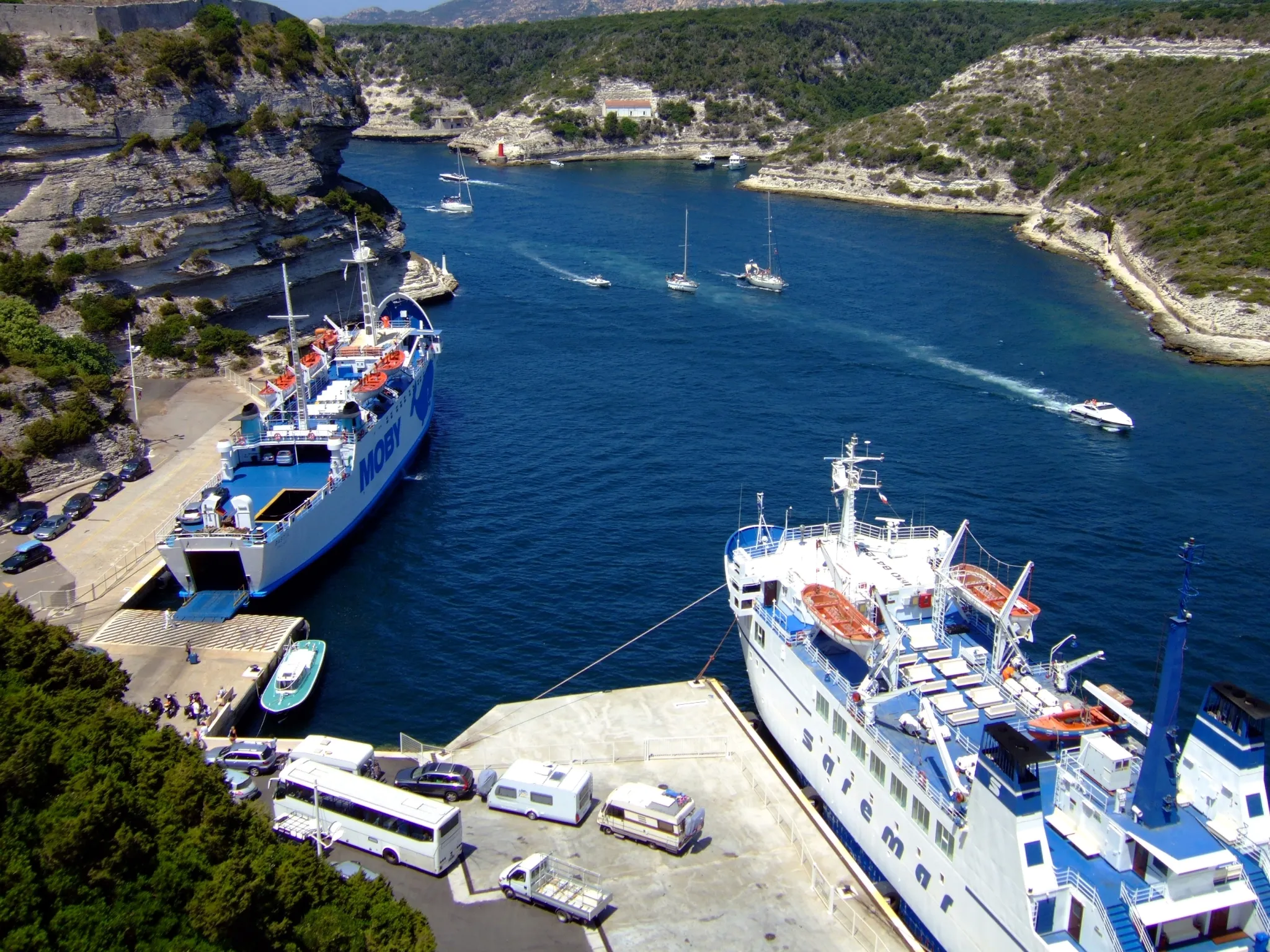 Photo showing: 2 ferries awaiting load in Bonifacio port, Corsica, France. Their destination is Santa Teresa di Gallura, Sardinia, Italia.