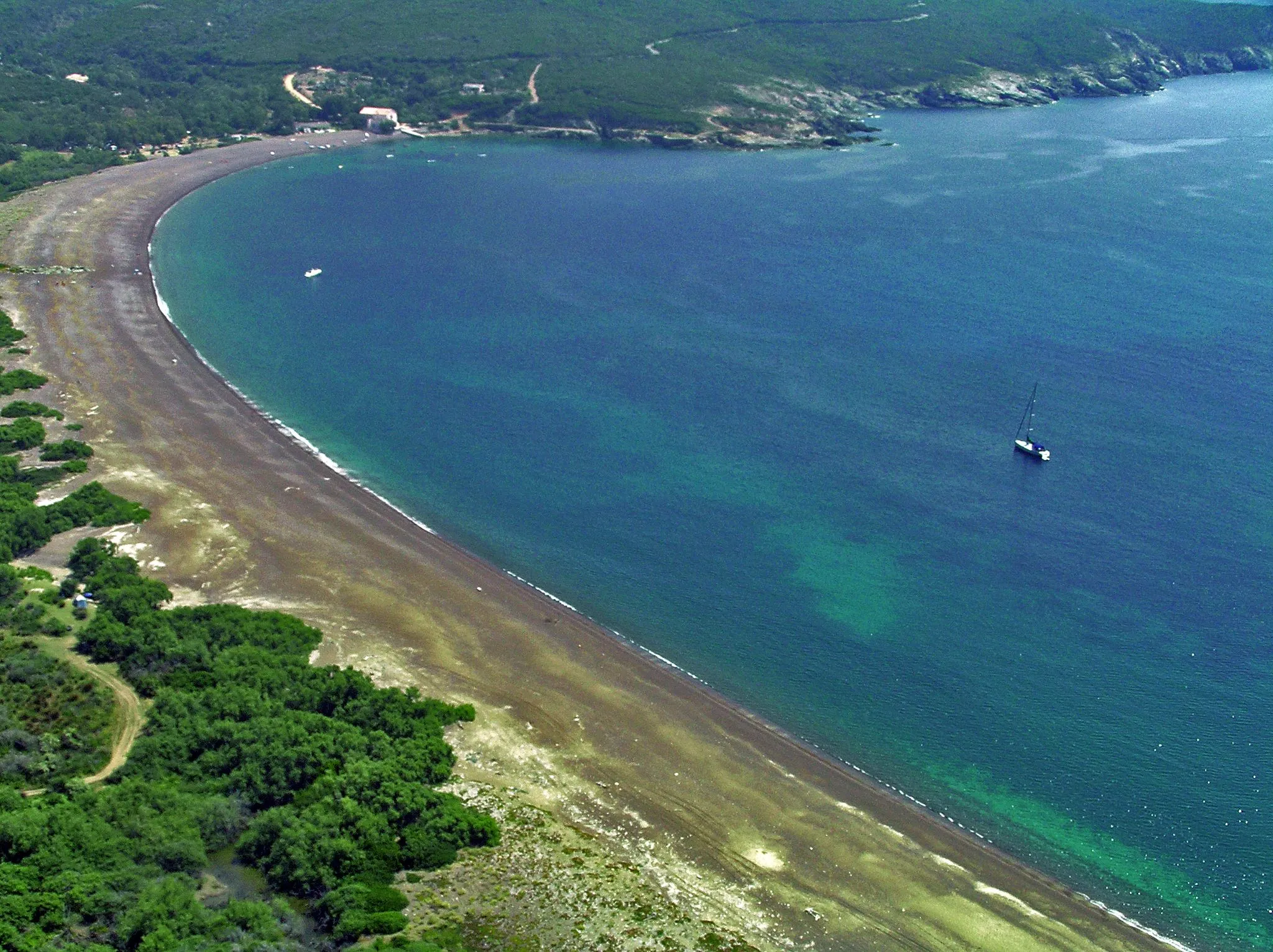 Photo showing: Calenzana - Plage de L'Argentella au fond de la baie de Crovani, vue aérienne