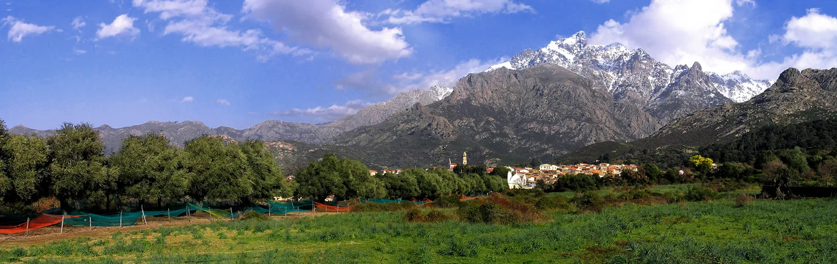Photo showing: Village de Calenzana - vue panoramique