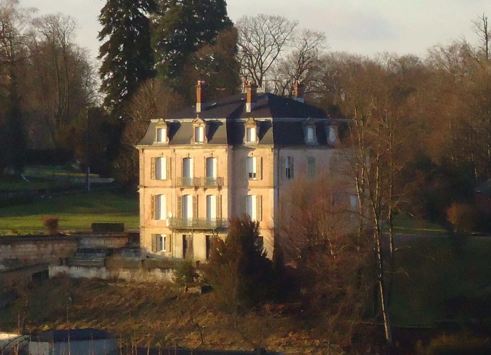 Photo showing: Chateau Albert Japy