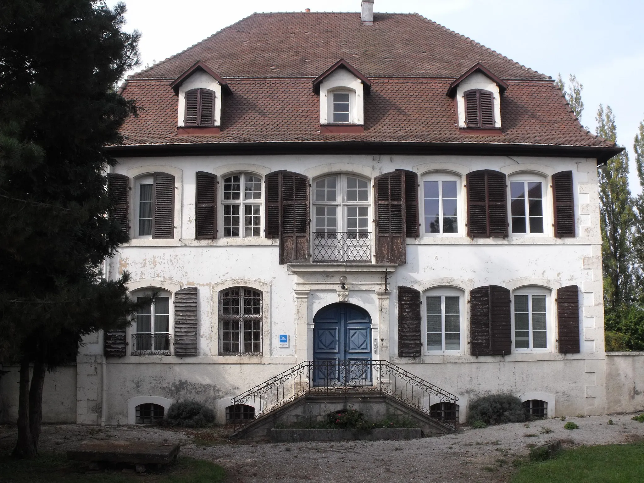 Photo showing: This building is indexed in the base Mérimée, a database of architectural heritage maintained by the French Ministry of Culture, under the reference PA00101643 .