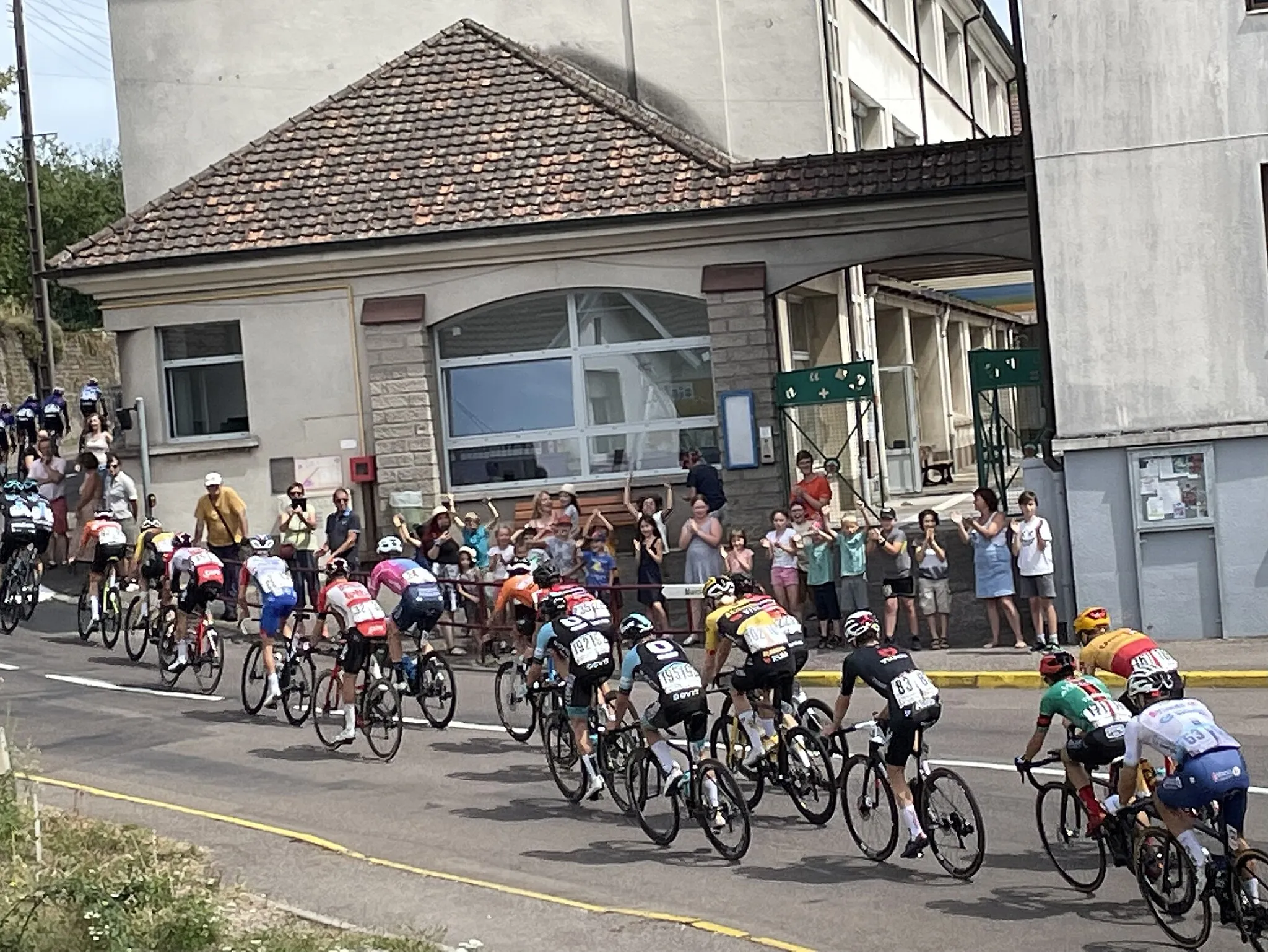 Photo showing: Passage de la troisième étape du Tour Alsace 2022 rue de Blanzey à Fougerolles-Saint-Valbert le 29 juillet 2022