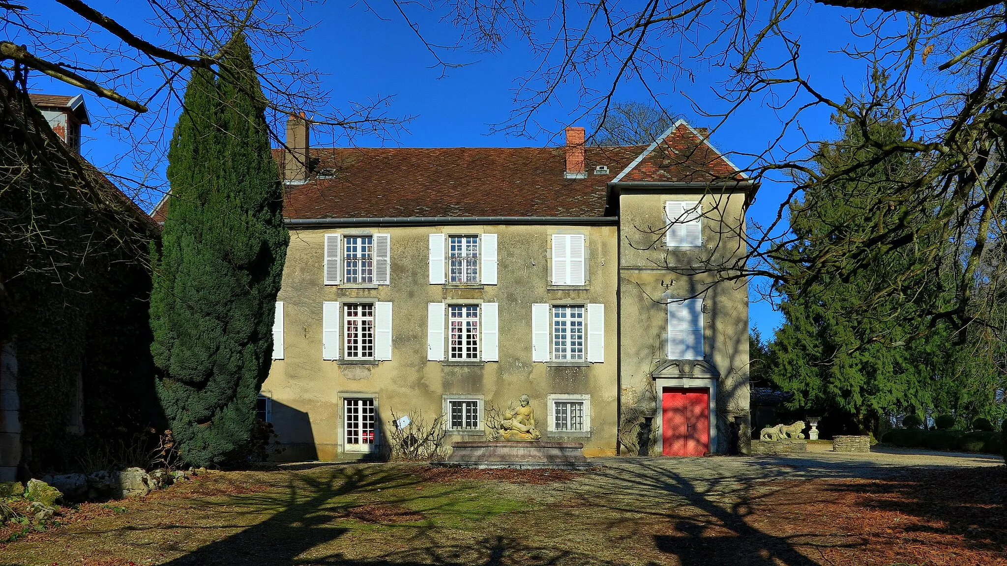 Photo showing: This building is indexed in the base Mérimée, a database of architectural heritage maintained by the French Ministry of Culture, under the reference PA25000031 .