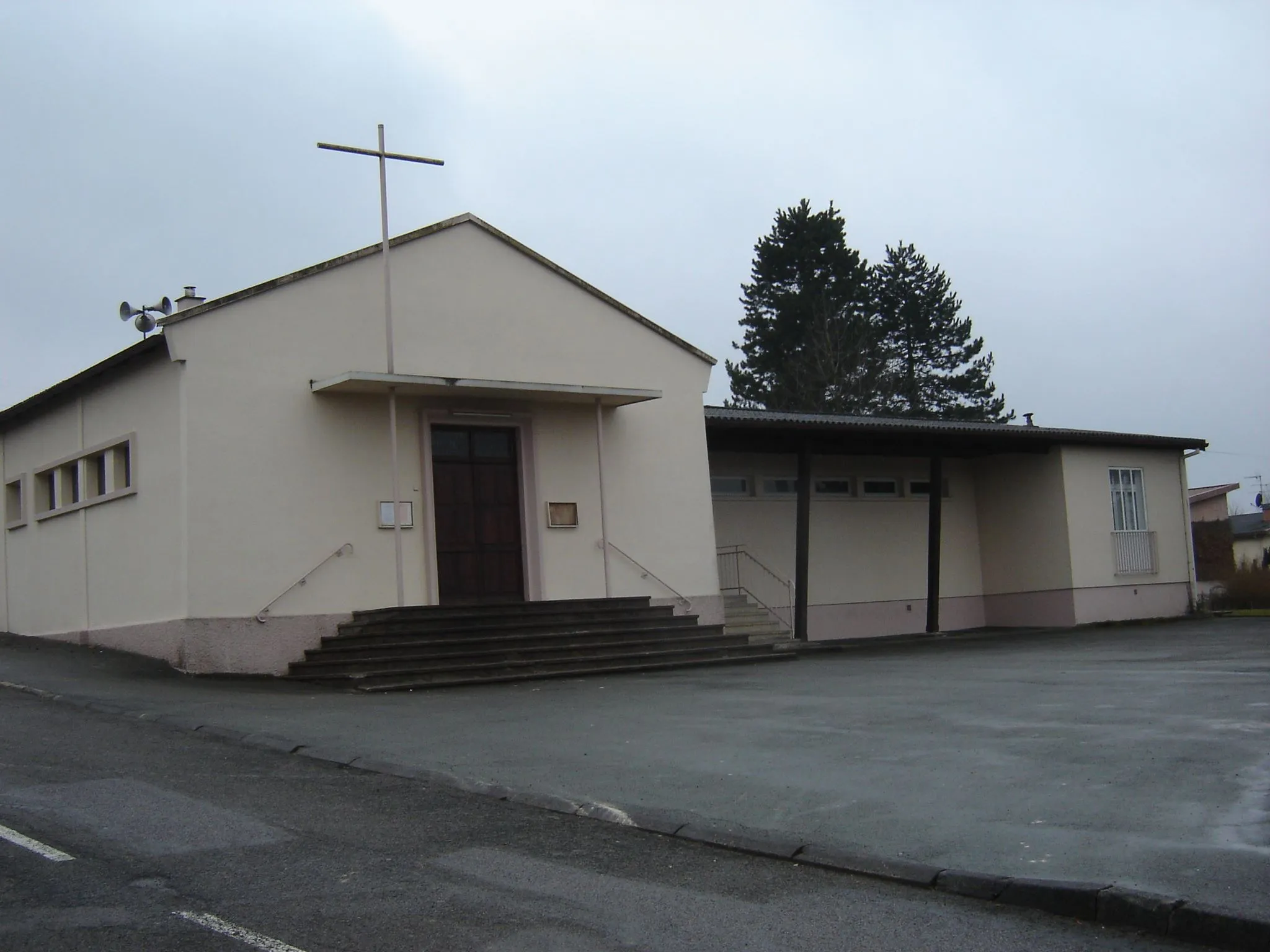 Photo showing: Chapelle Notre Dame du Bon Accueil au Giboulon . Inauguration le 18 septembre 1955. Extension réalisée en 1971