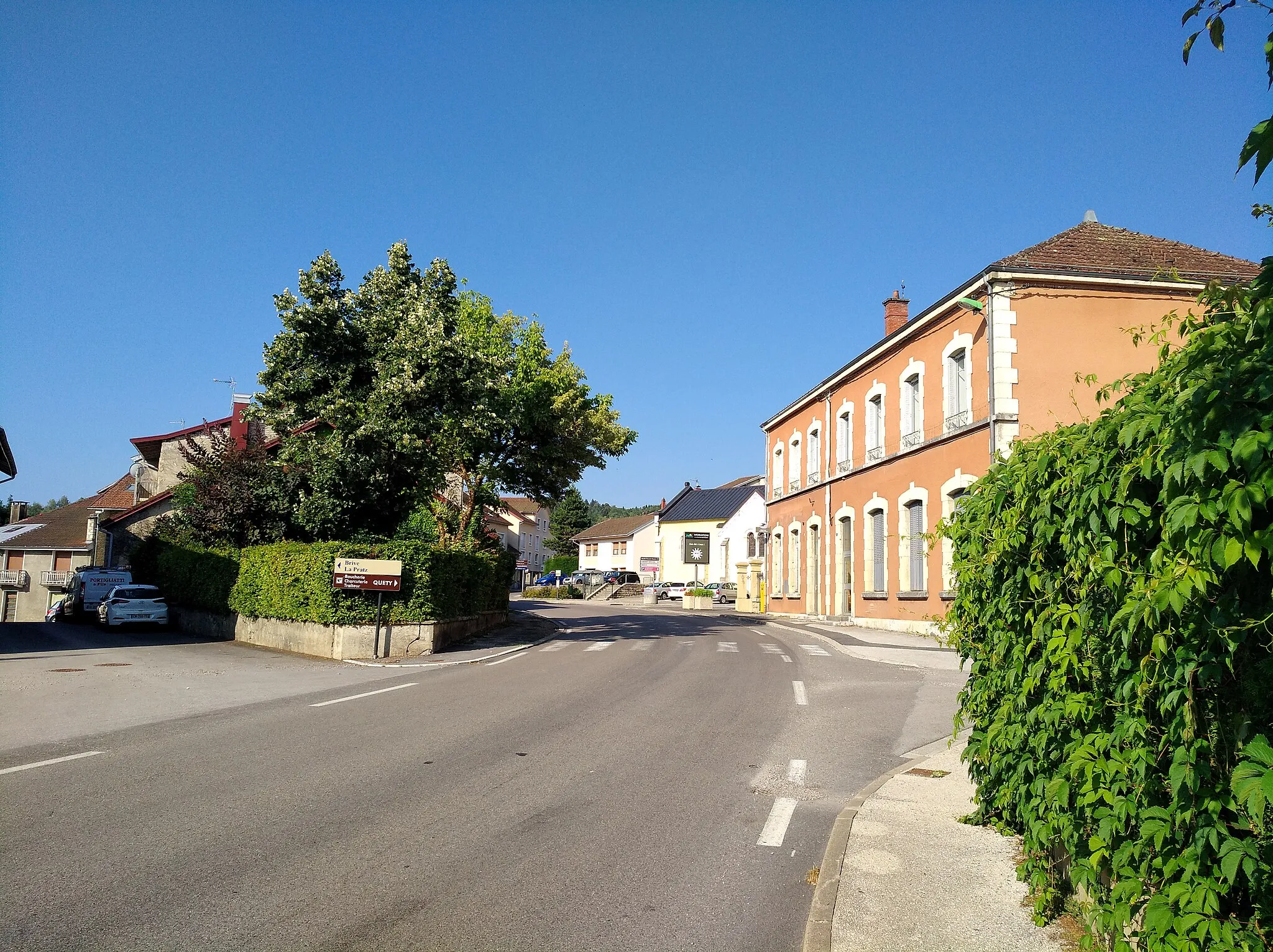 Photo showing: Rue du Caton (route départementale 470) à Lavans-lès-Saint-Claude (Jura, France).