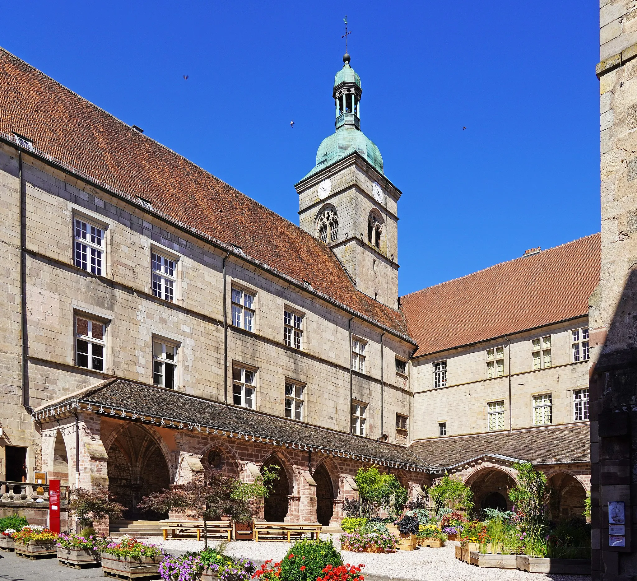 Photo showing: L'ancien monastère de Luxeuil-les-Bains.