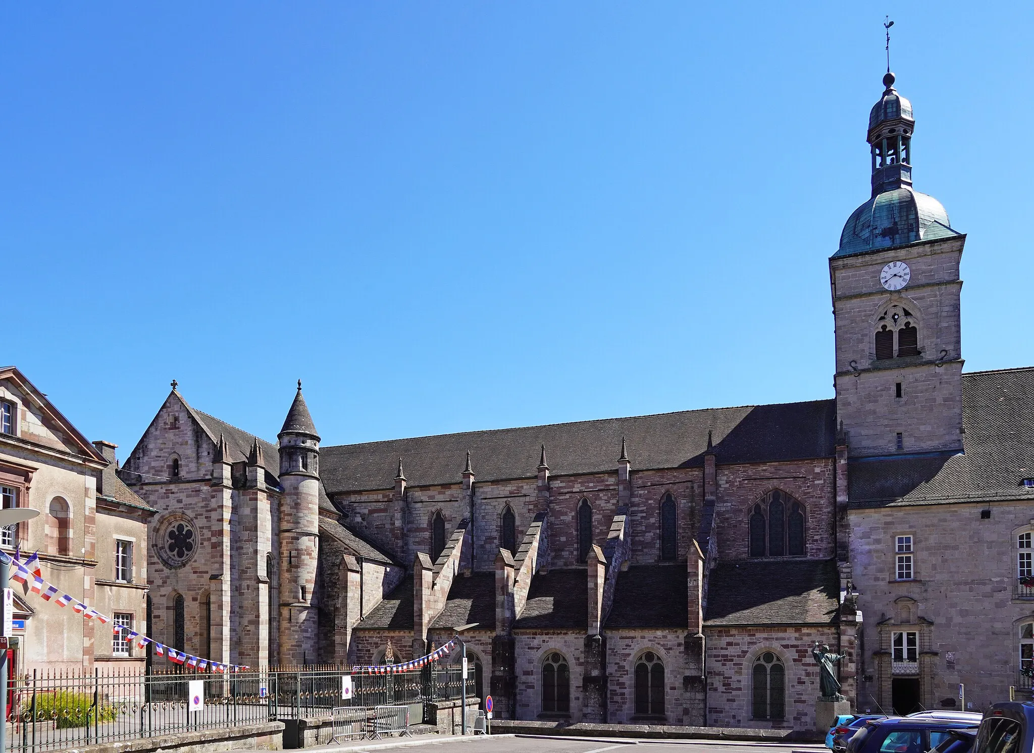 Photo showing: La basilique Saint-Pierre de Luxeuil-les-Bains.